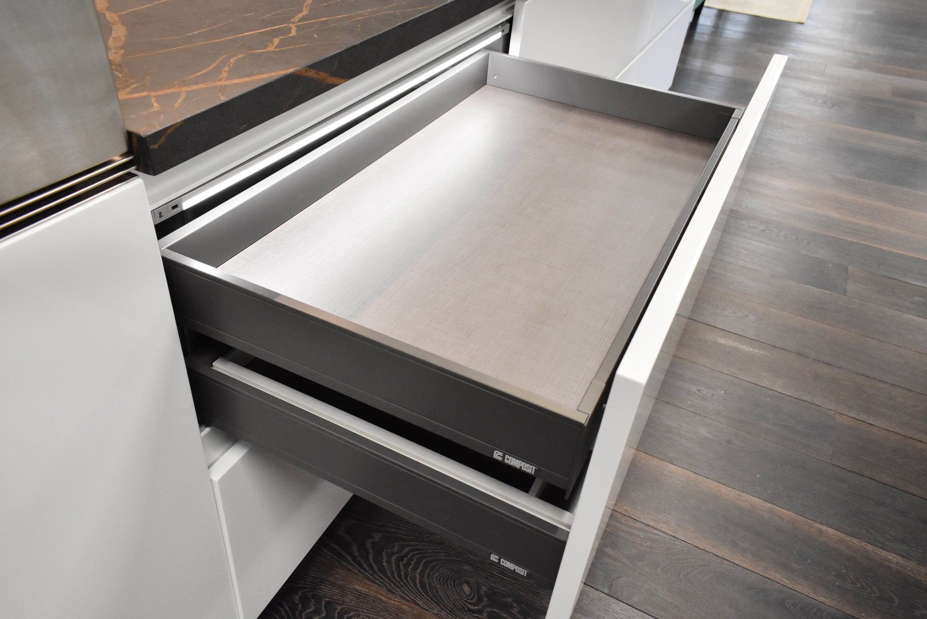 Composit Linea White Modern Showroom Display Kitchen