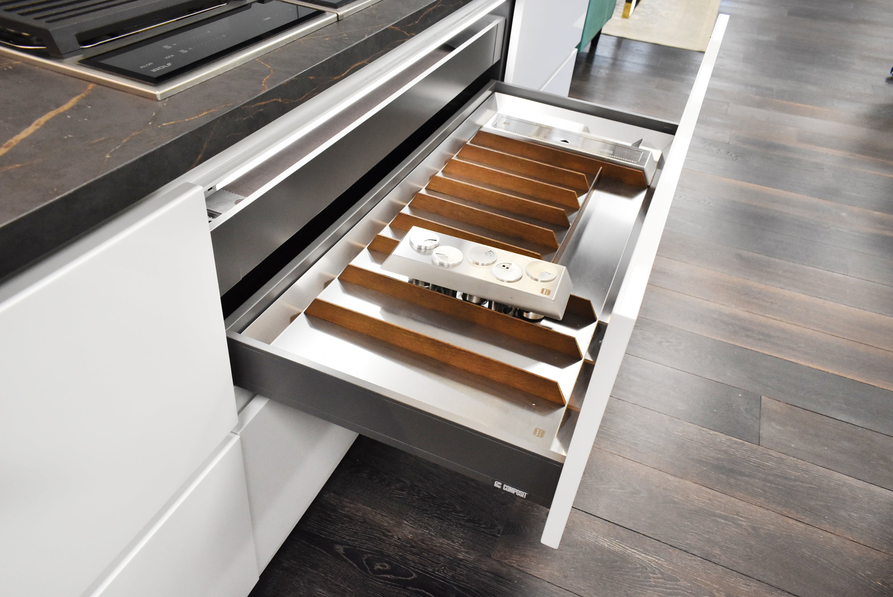 Composit Linea White Modern Showroom Display Kitchen