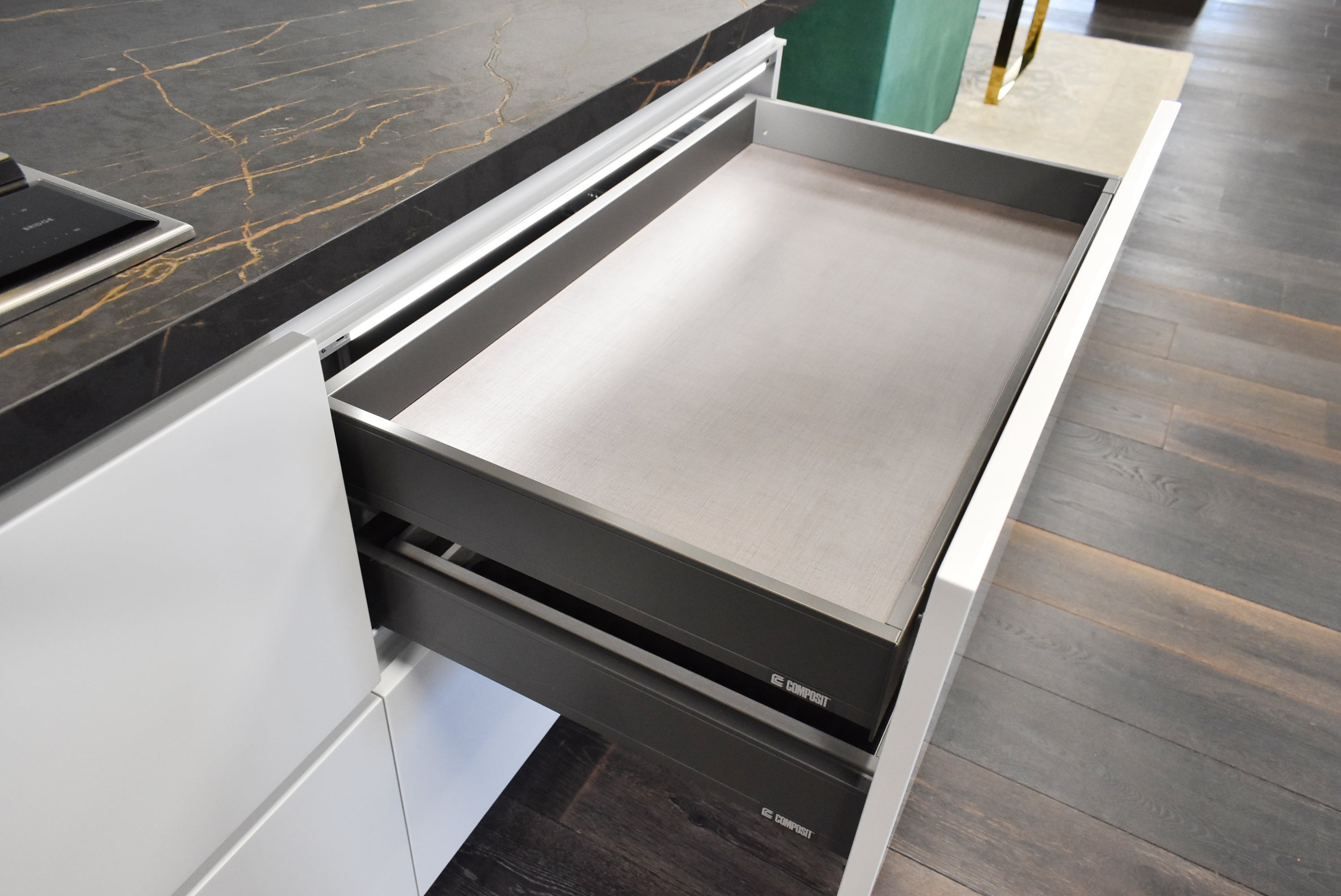 Composit Linea White Modern Showroom Display Kitchen