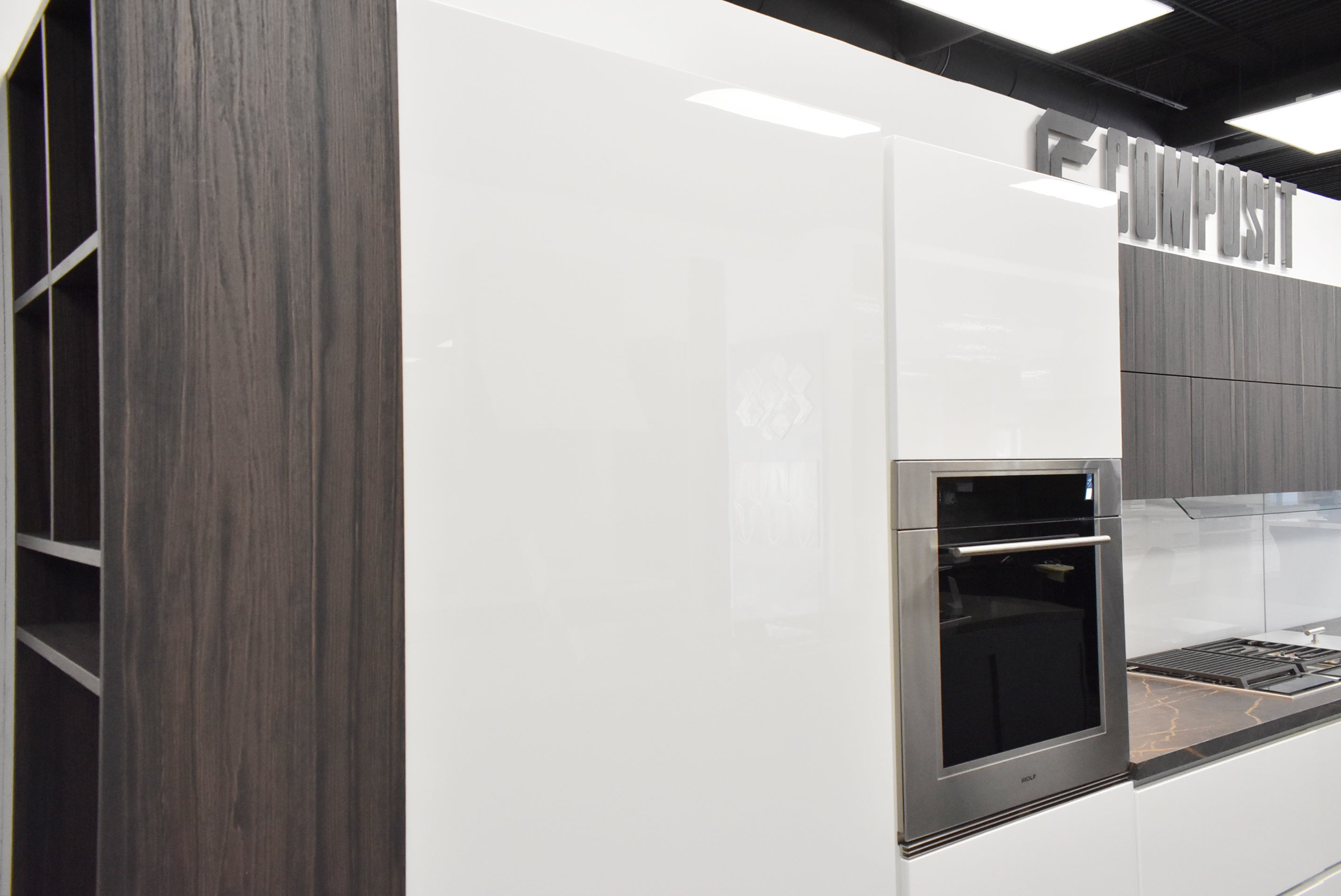 Composit Linea White Modern Showroom Display Kitchen