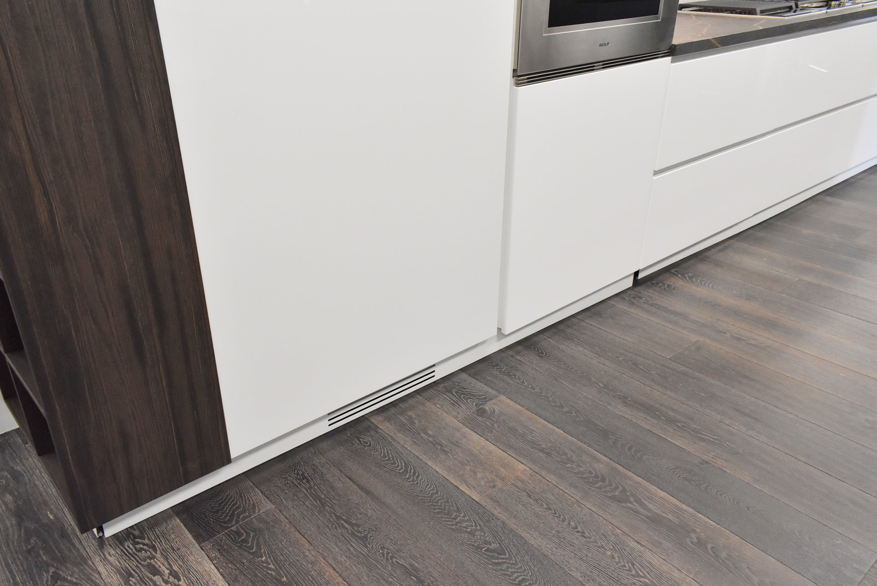 Composit Linea White Modern Showroom Display Kitchen