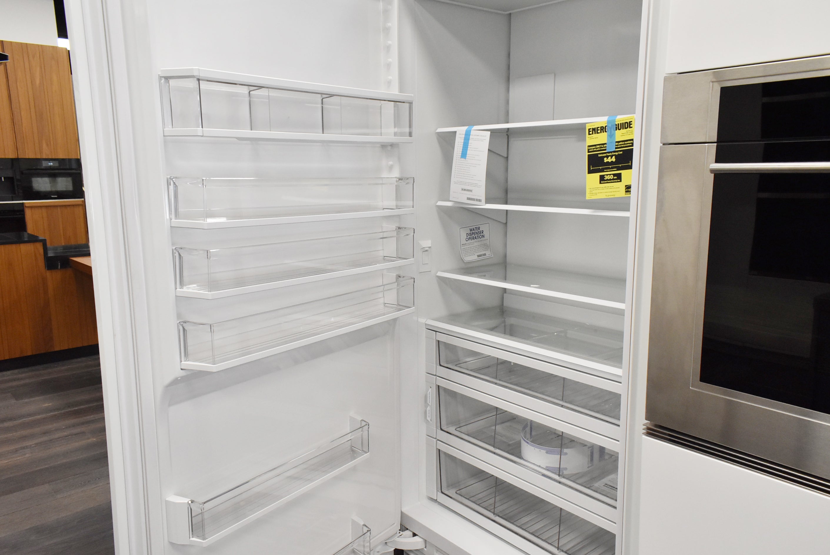 Composit Linea White Modern Showroom Display Kitchen