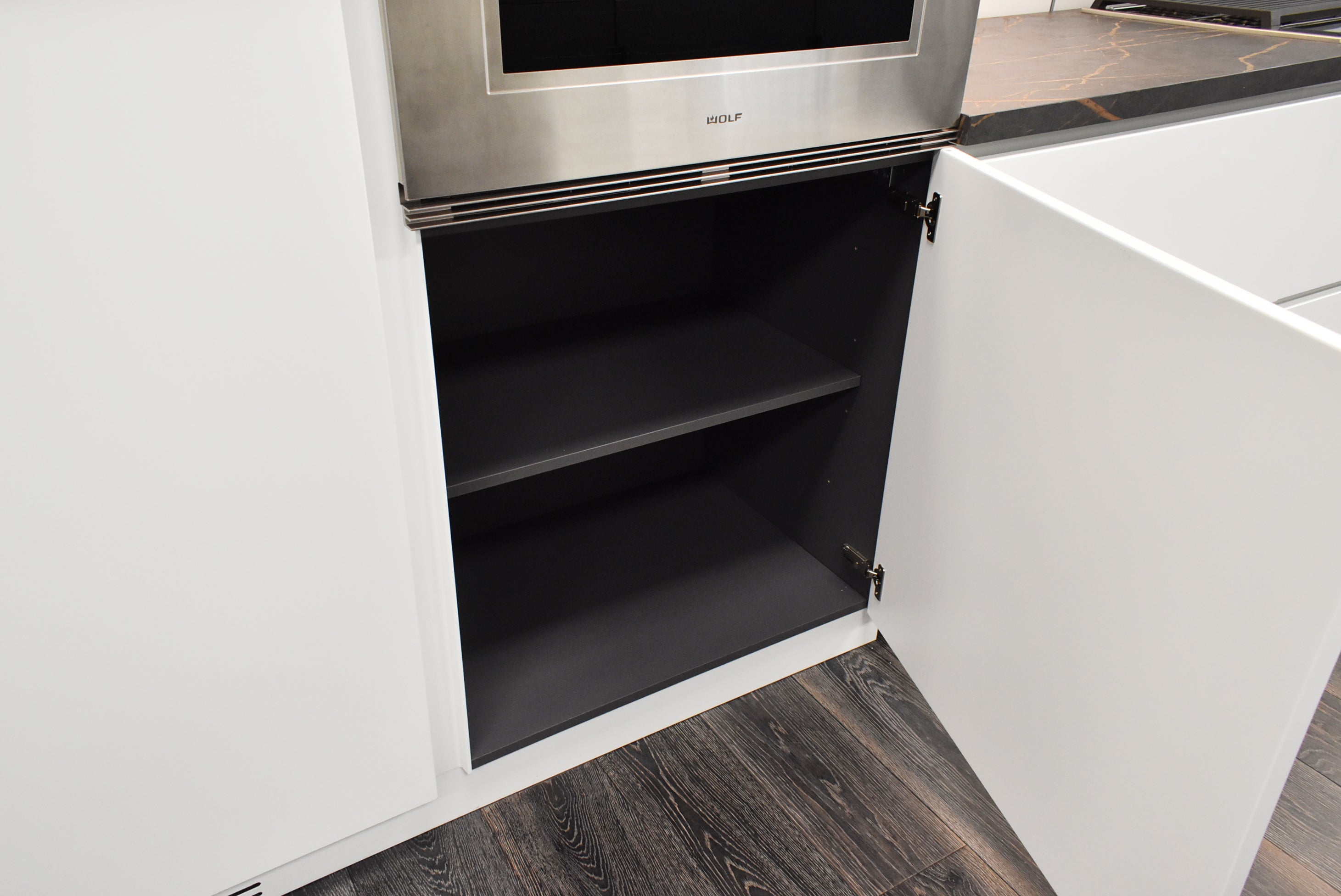 Composit Linea White Modern Showroom Display Kitchen