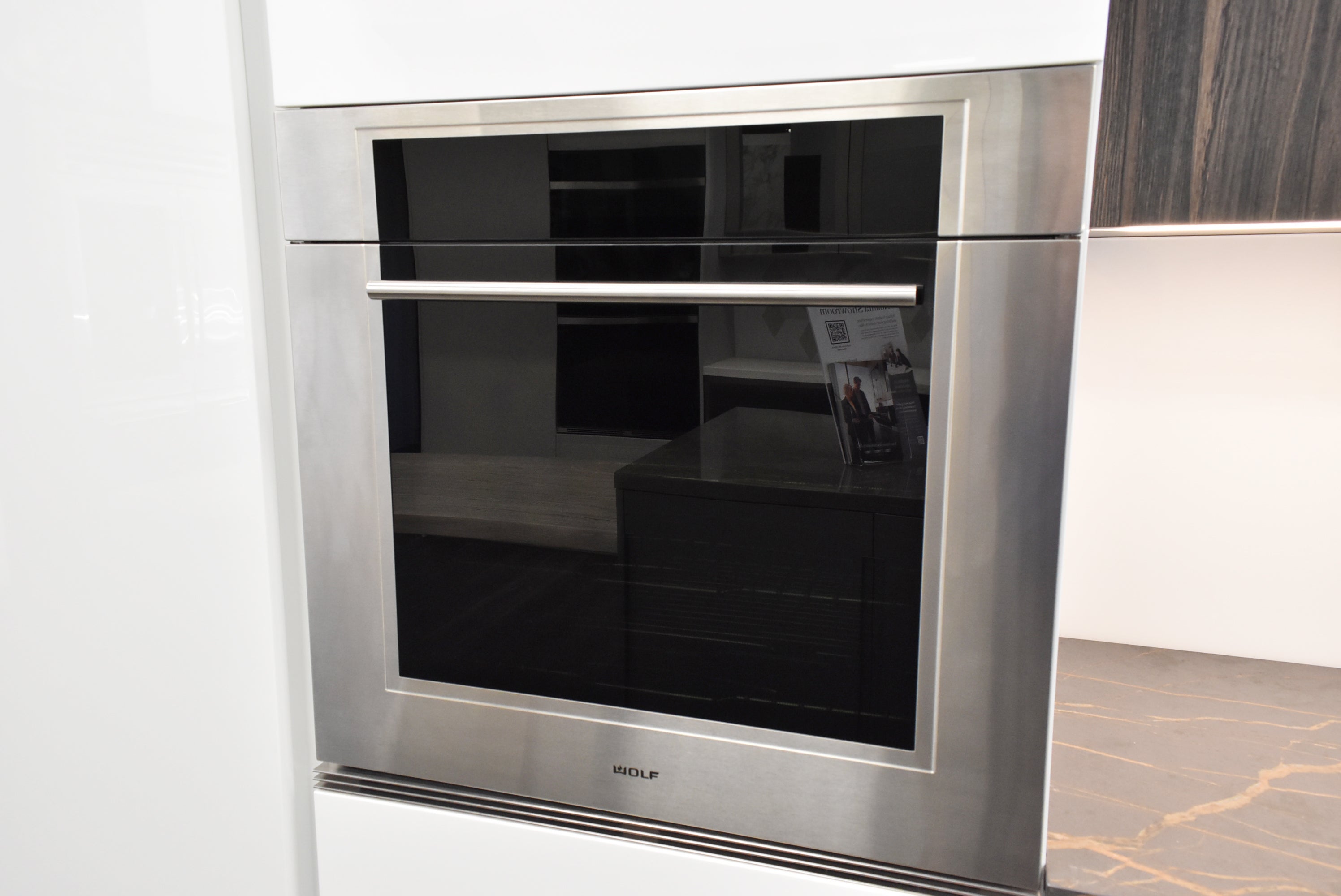 Composit Linea White Modern Showroom Display Kitchen