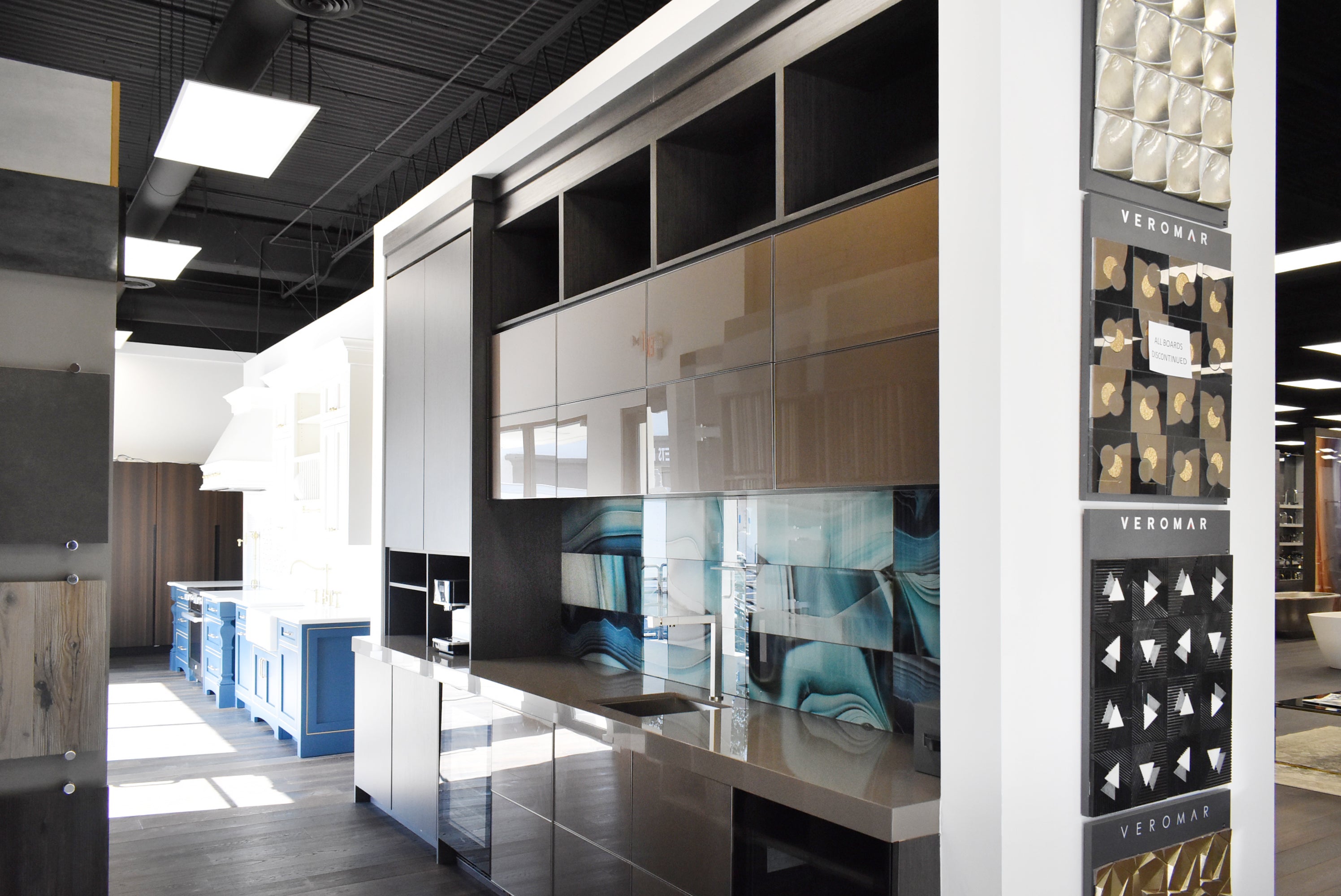 Composit Linea Touch Mocha Modern Showroom Display Kitchen