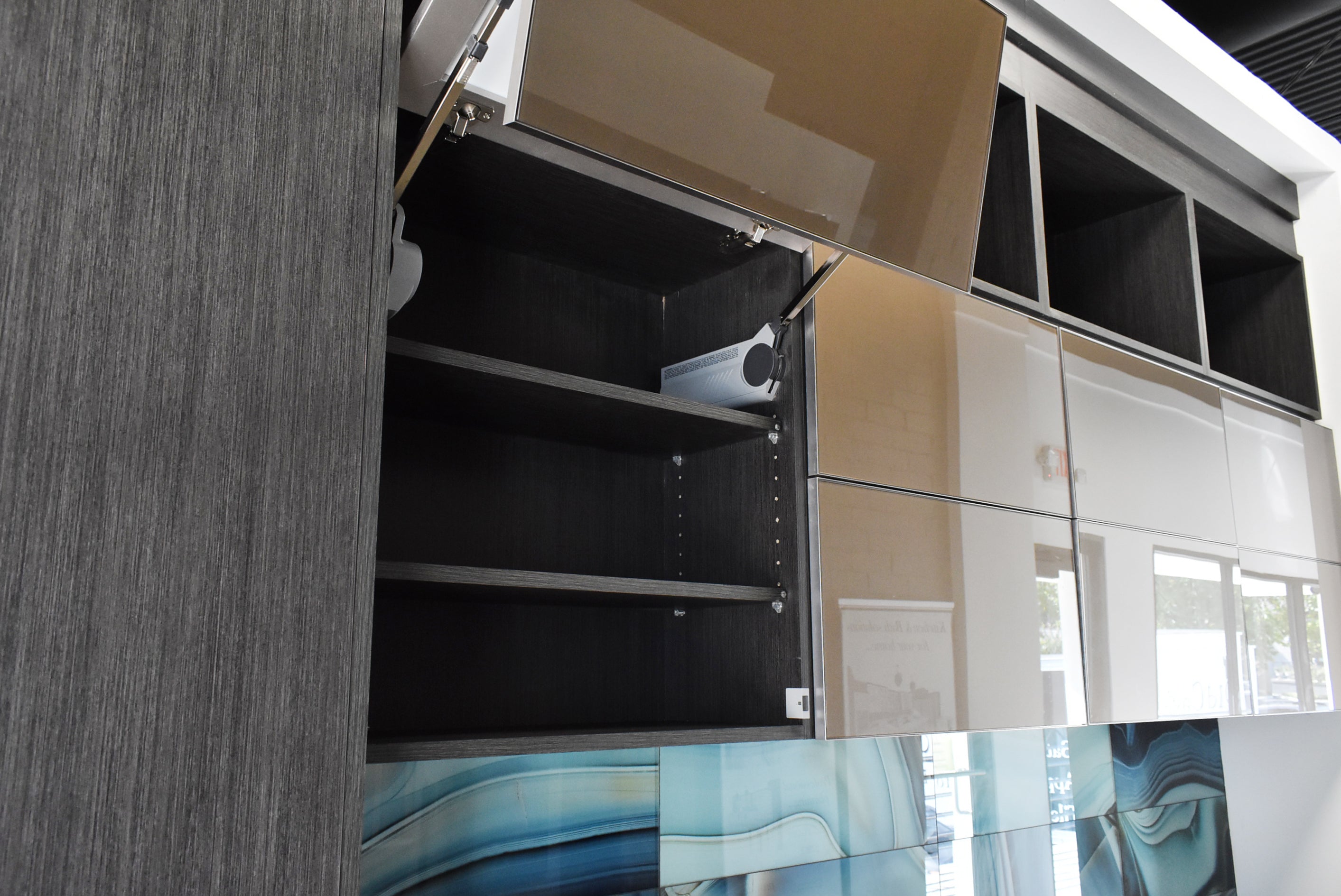 Composit Linea Touch Mocha Modern Showroom Display Kitchen