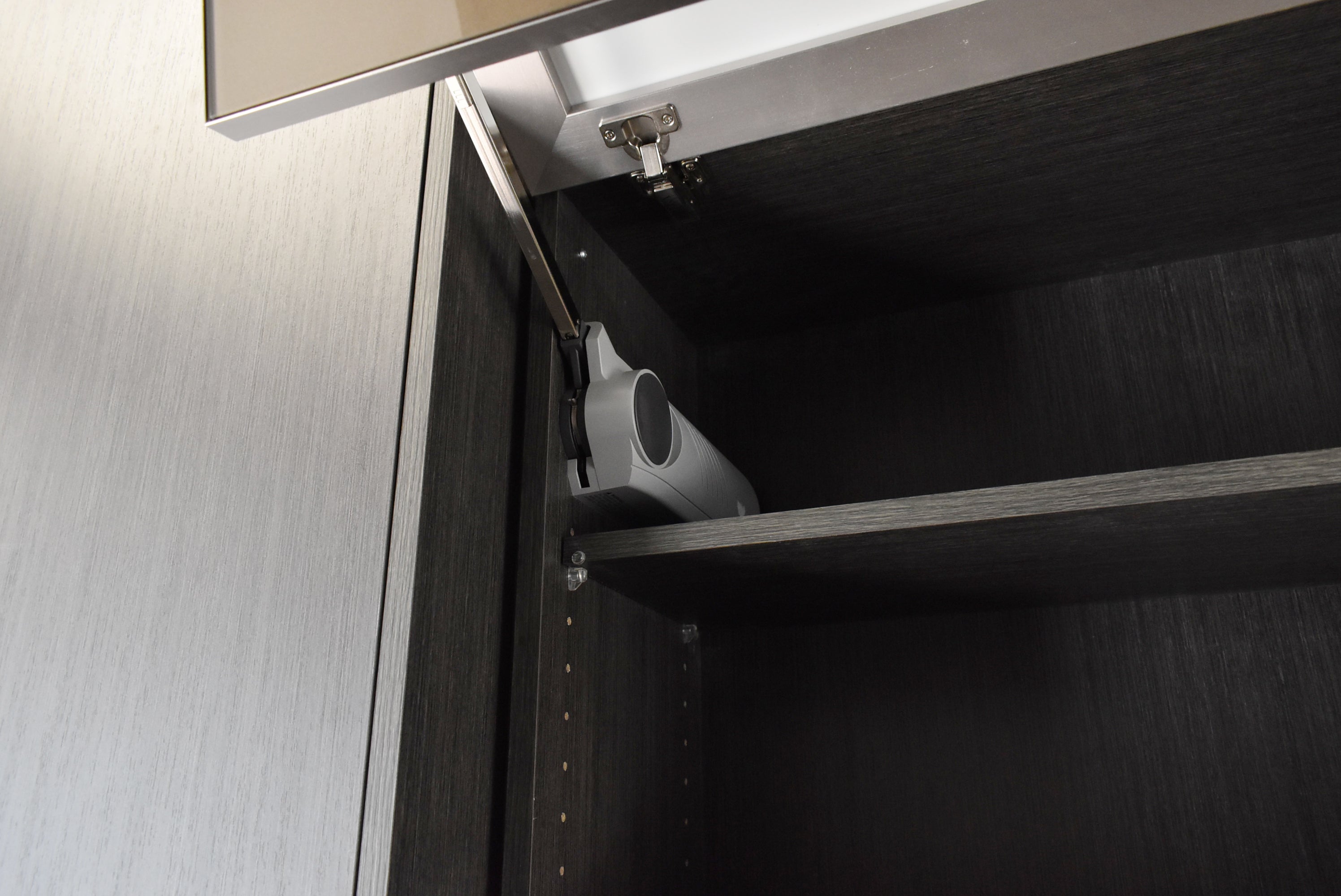 Composit Linea Touch Mocha Modern Showroom Display Kitchen