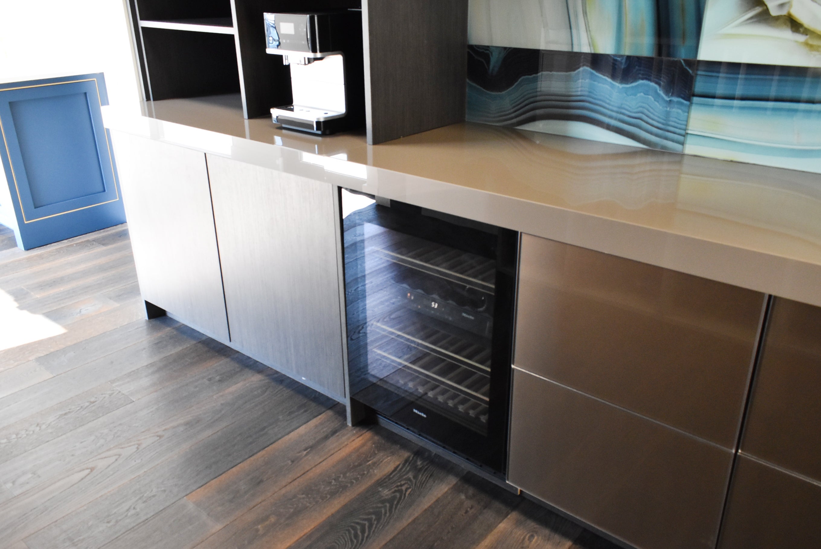 Composit Linea Touch Mocha Modern Showroom Display Kitchen