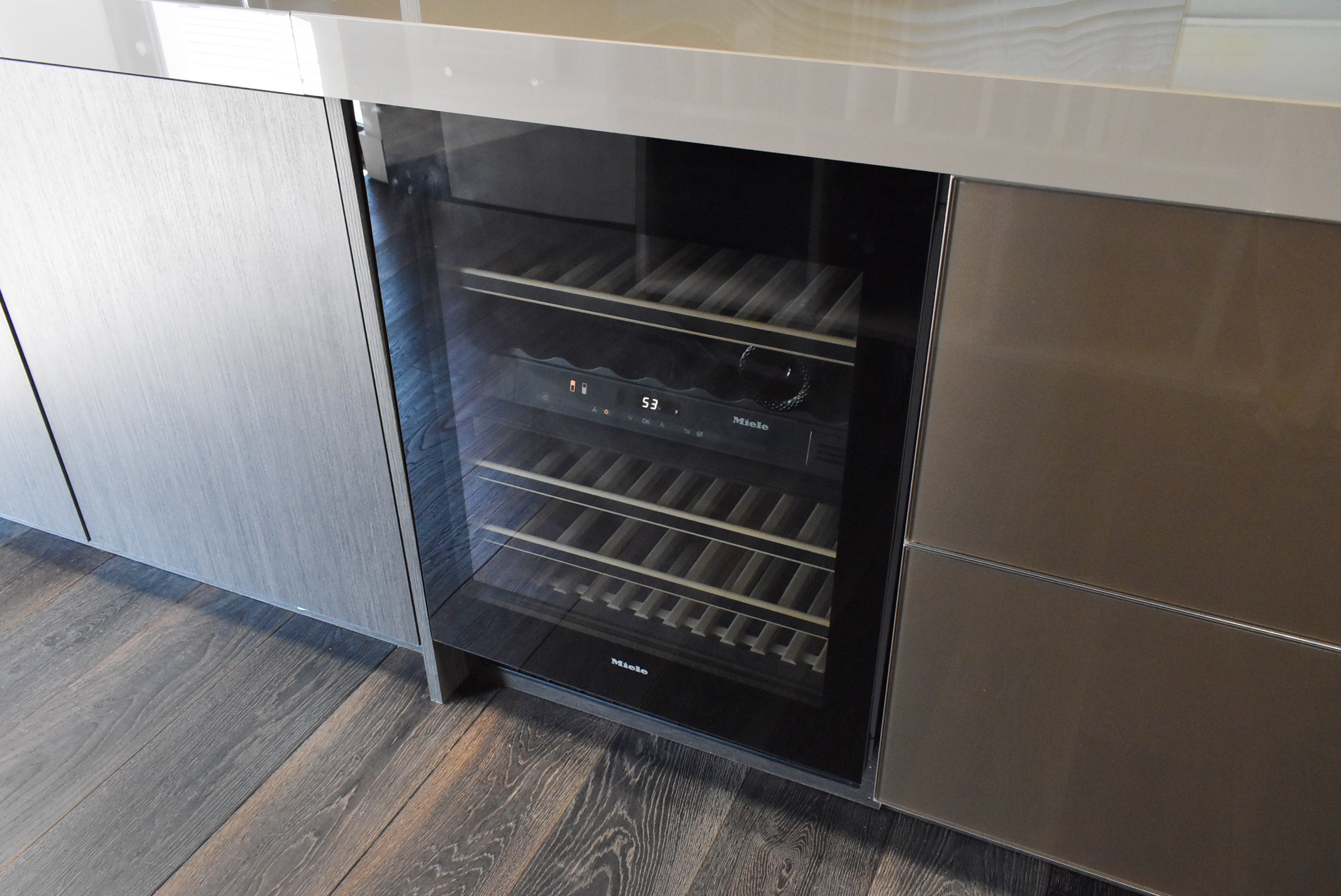 Composit Linea Touch Mocha Modern Showroom Display Kitchen