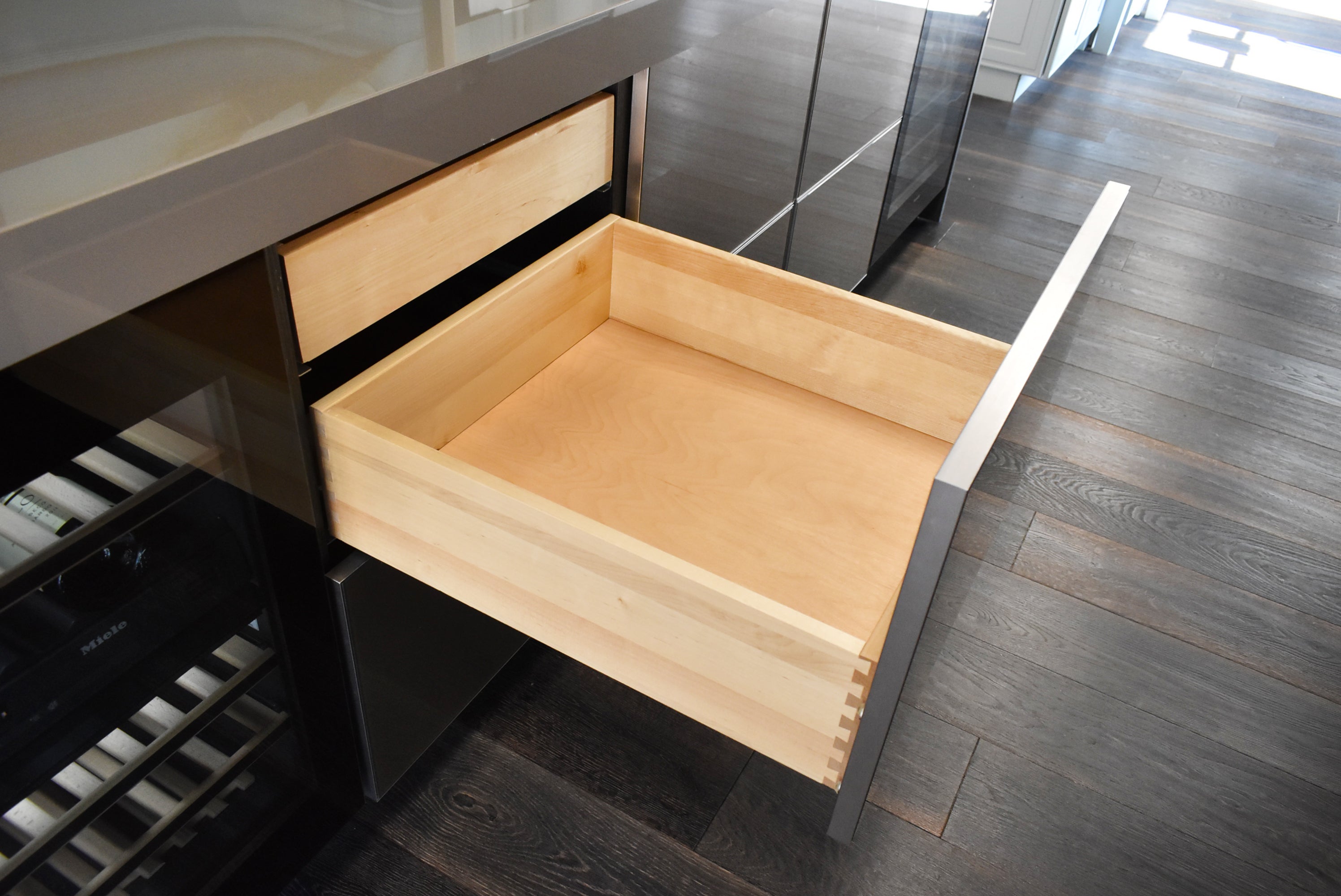 Composit Linea Touch Mocha Modern Showroom Display Kitchen