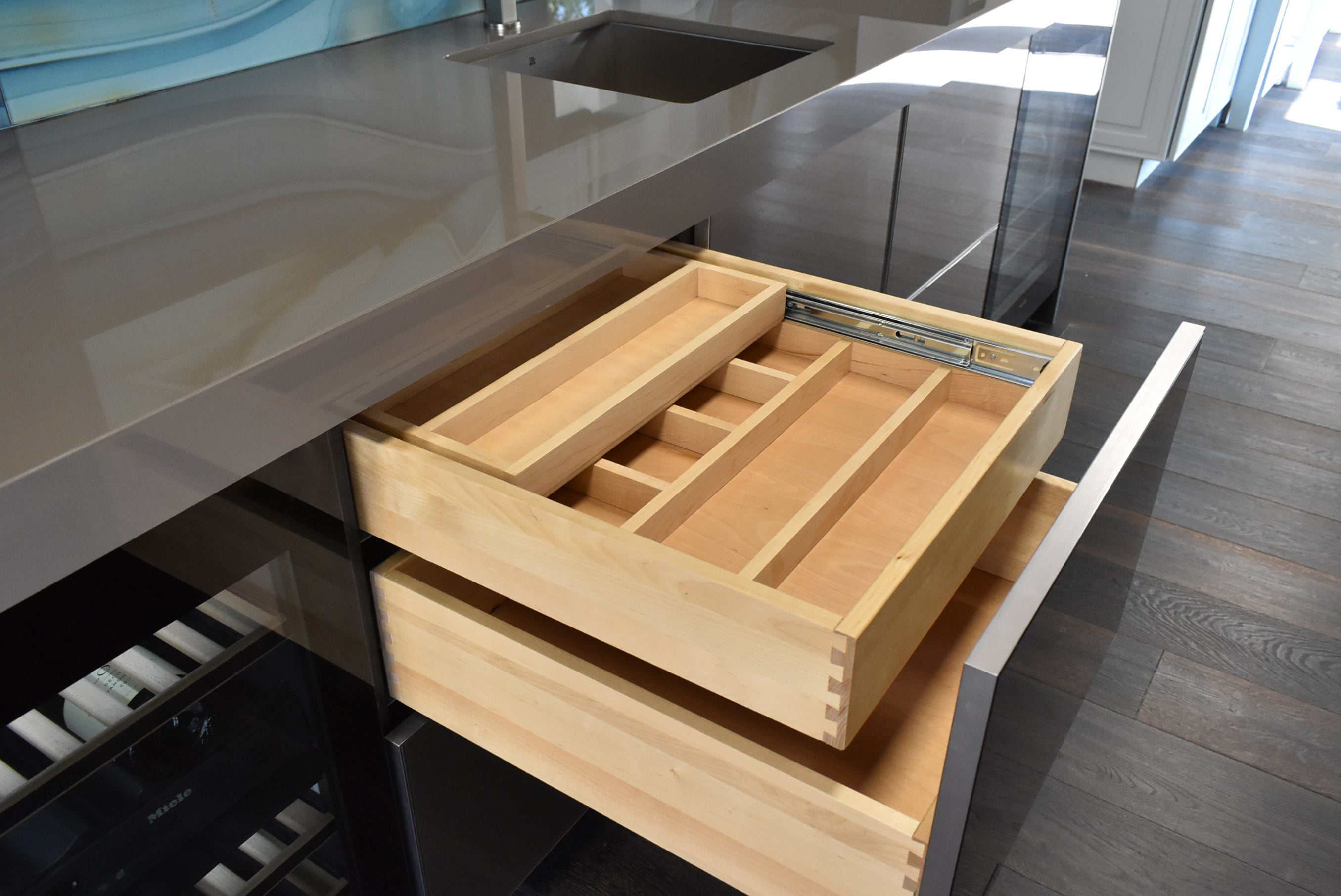 Composit Linea Touch Mocha Modern Showroom Display Kitchen