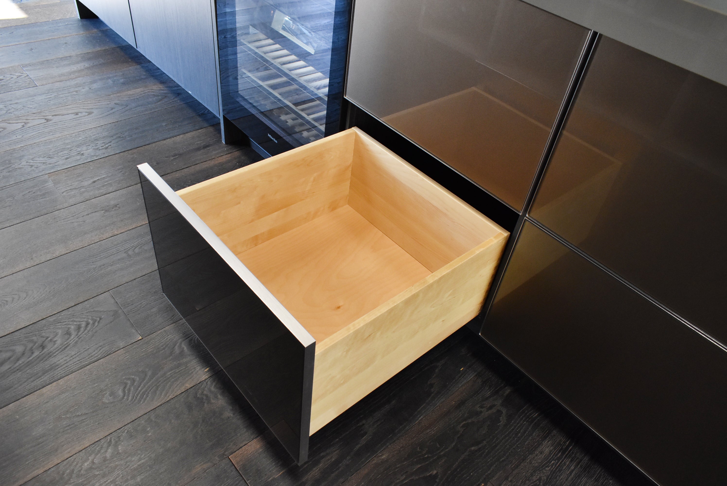 Composit Linea Touch Mocha Modern Showroom Display Kitchen