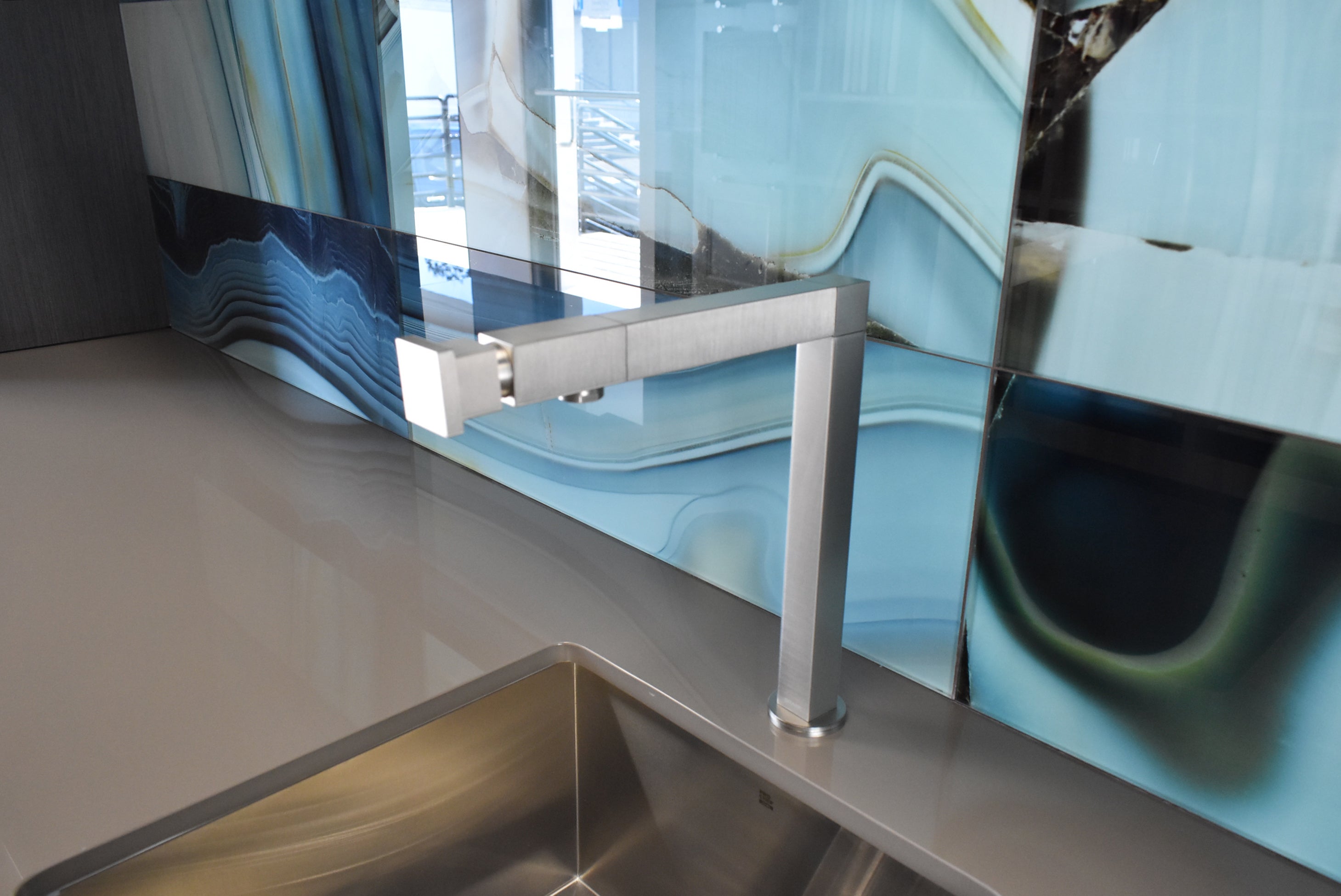 Composit Linea Touch Mocha Modern Showroom Display Kitchen