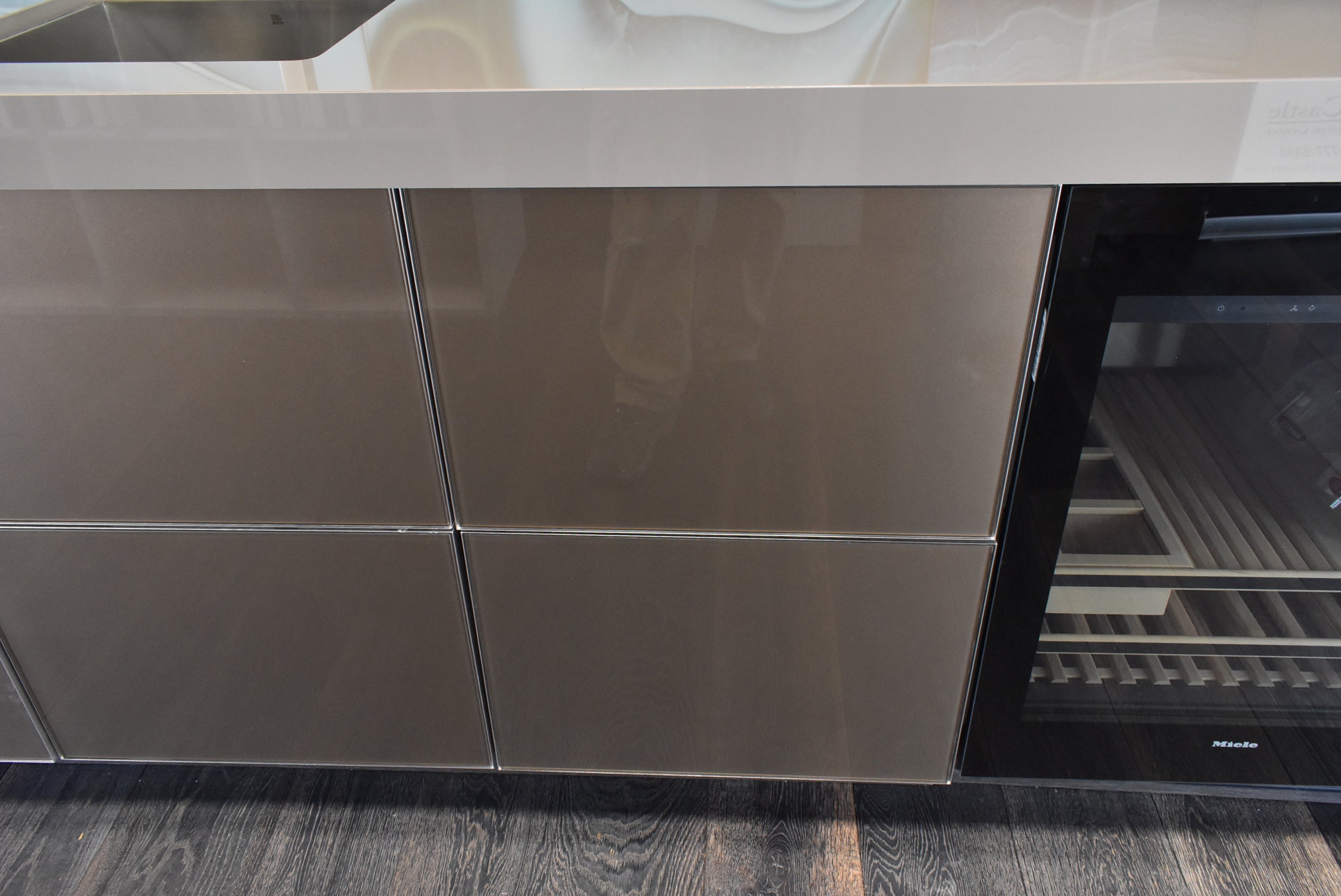 Composit Linea Touch Mocha Modern Showroom Display Kitchen