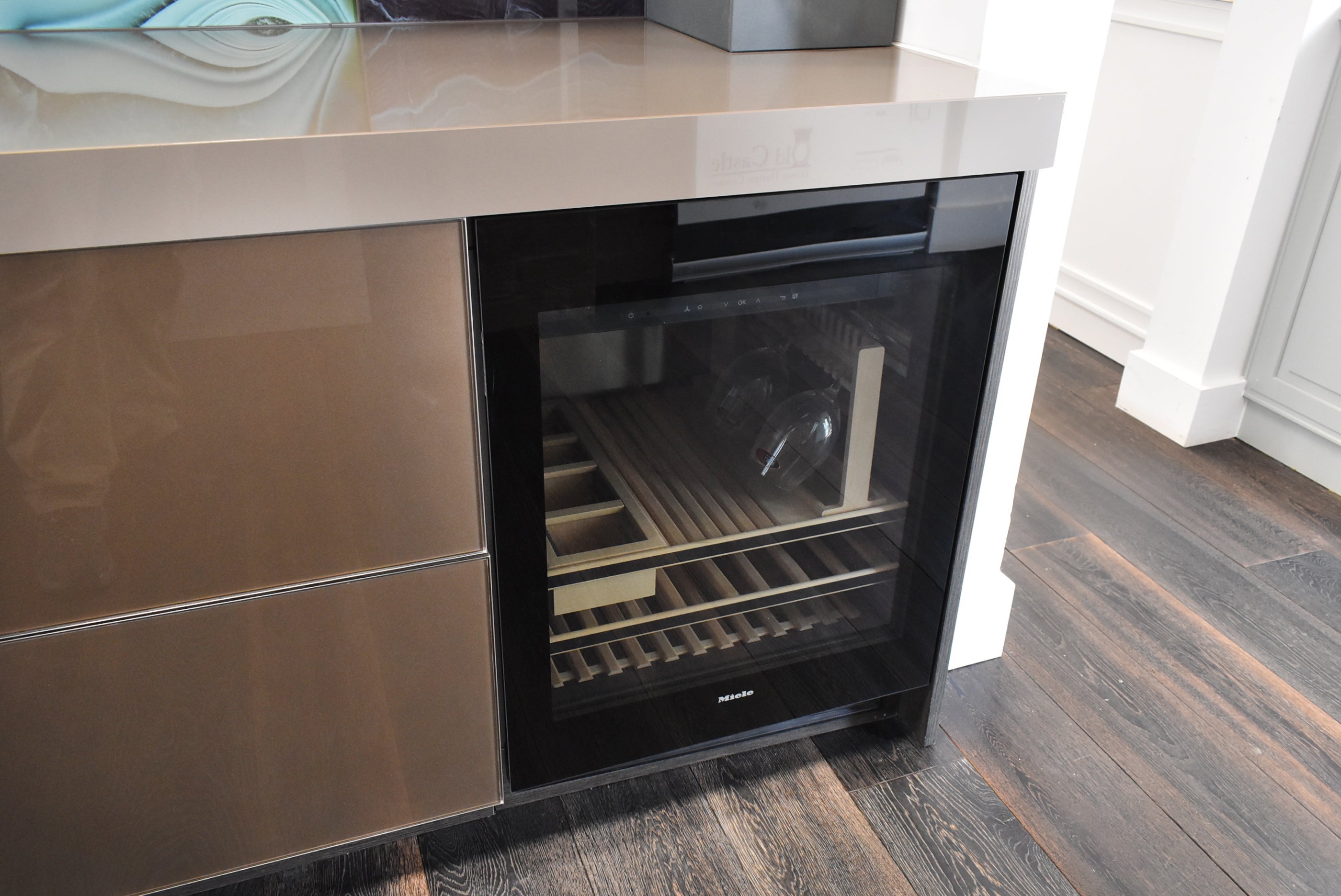 Composit Linea Touch Mocha Modern Showroom Display Kitchen