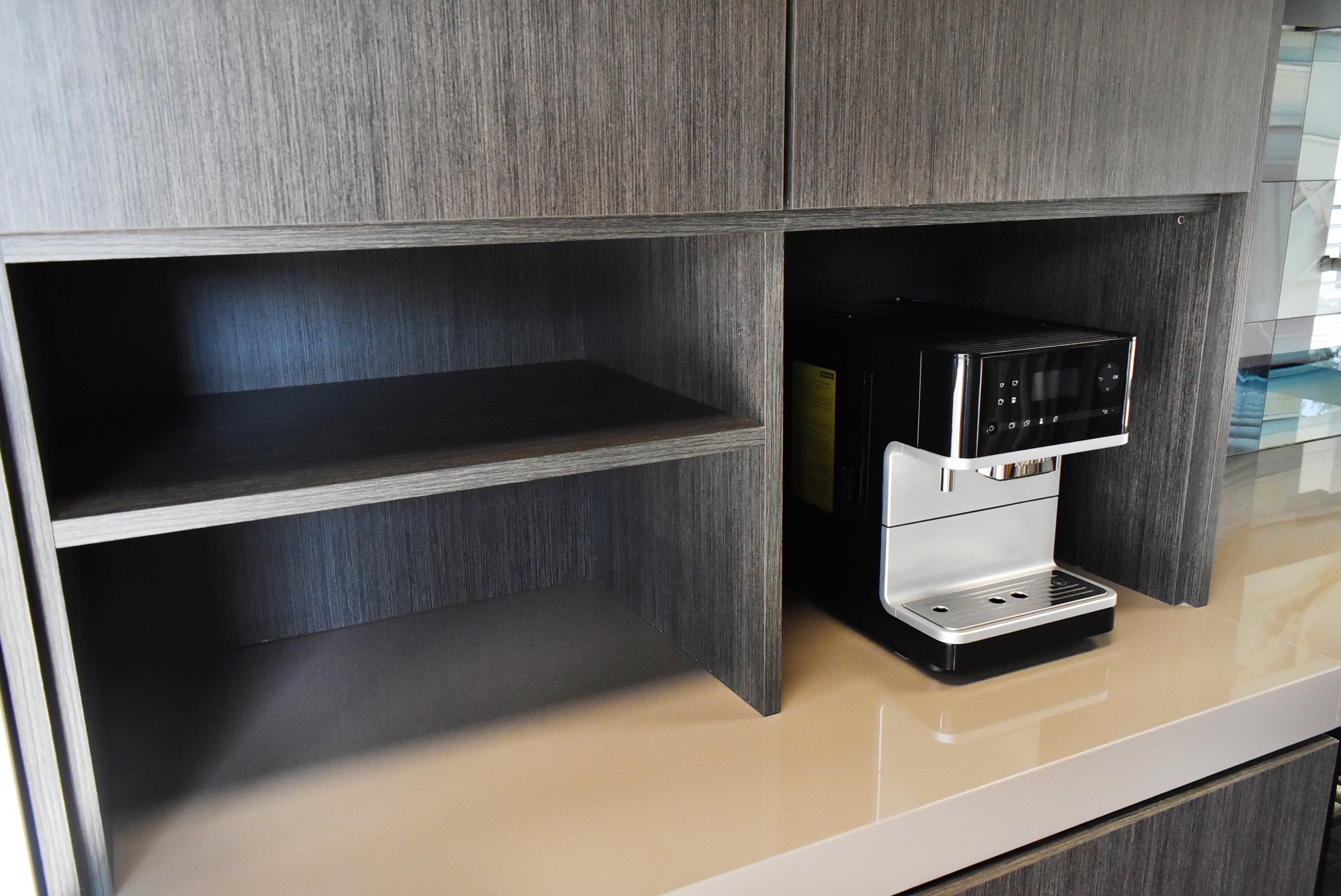 Composit Linea Touch Mocha Modern Showroom Display Kitchen