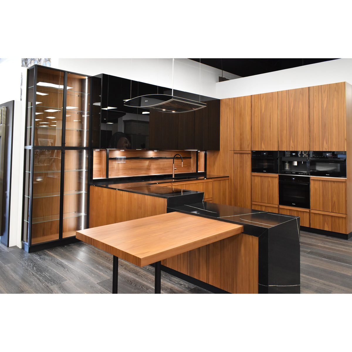 Composit Lounge Oak Transitional Showroom Display Kitchen
