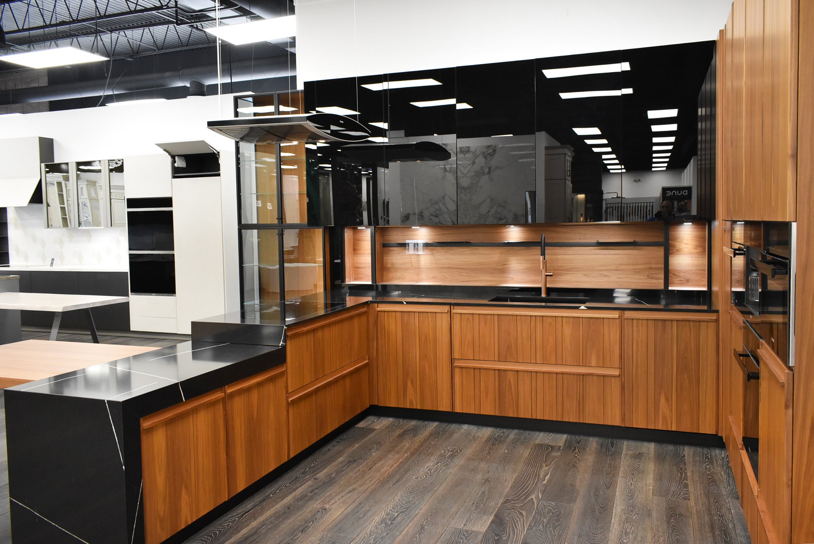 Composit Lounge Oak Transitional Showroom Display Kitchen