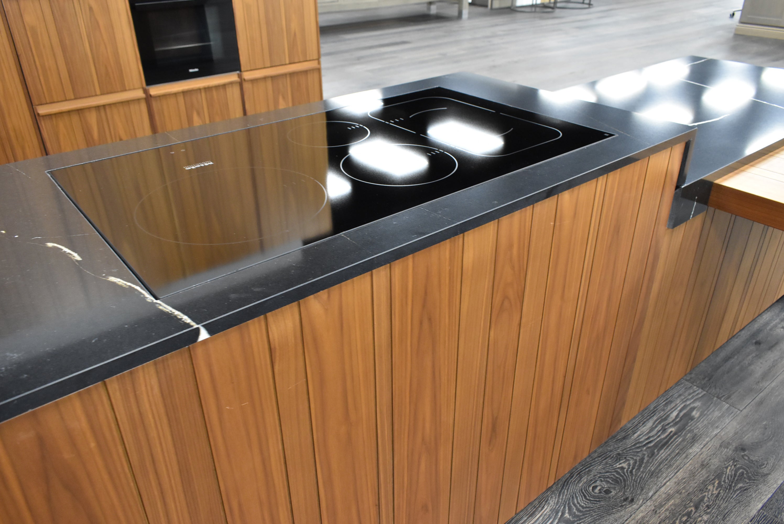 Composit Lounge Oak Transitional Showroom Display Kitchen