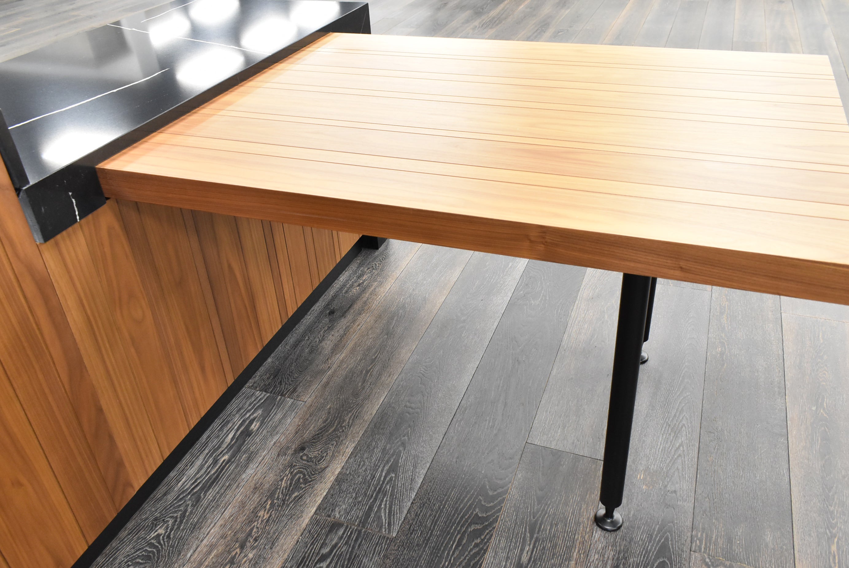 Composit Lounge Oak Transitional Showroom Display Kitchen