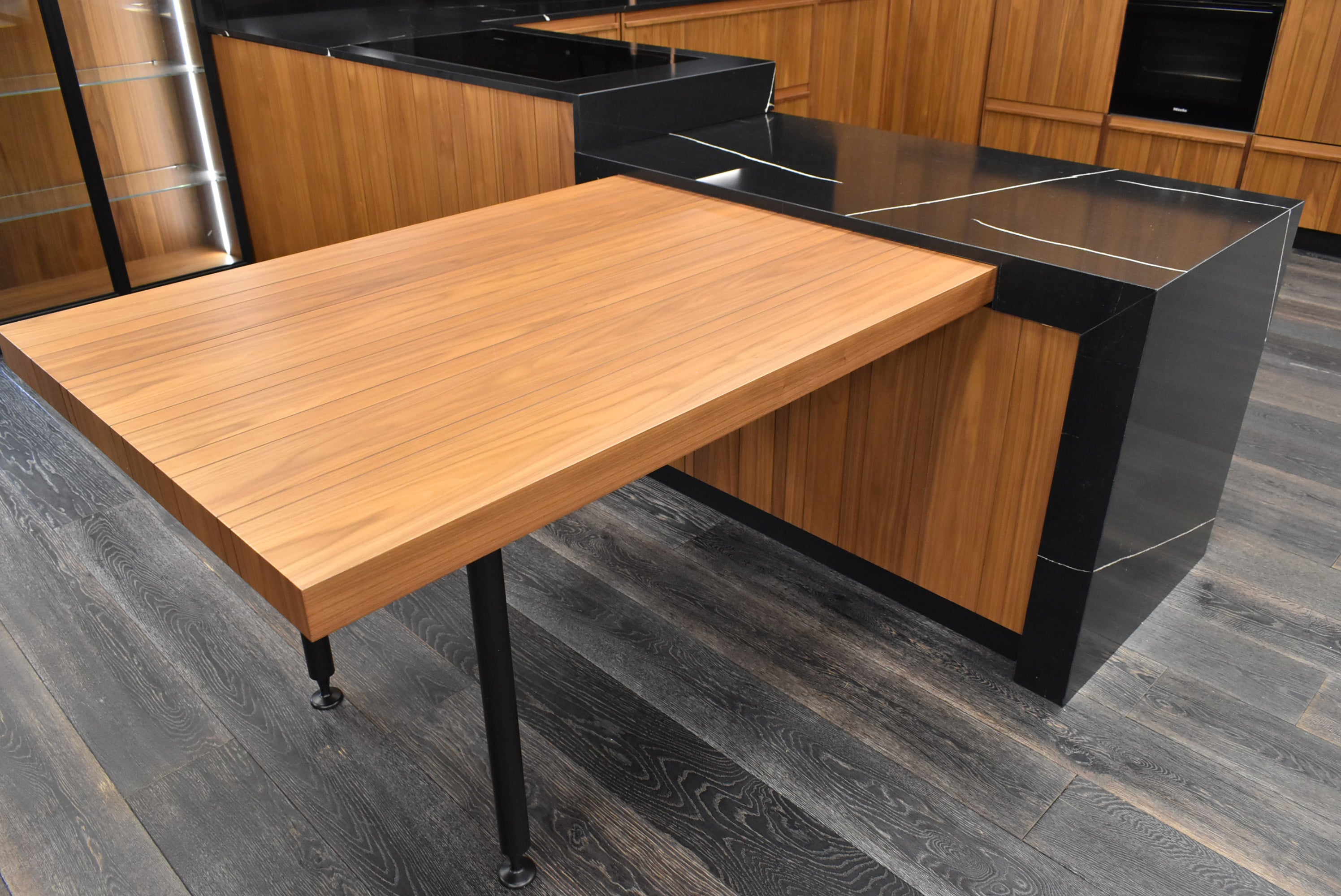 Composit Lounge Oak Transitional Showroom Display Kitchen