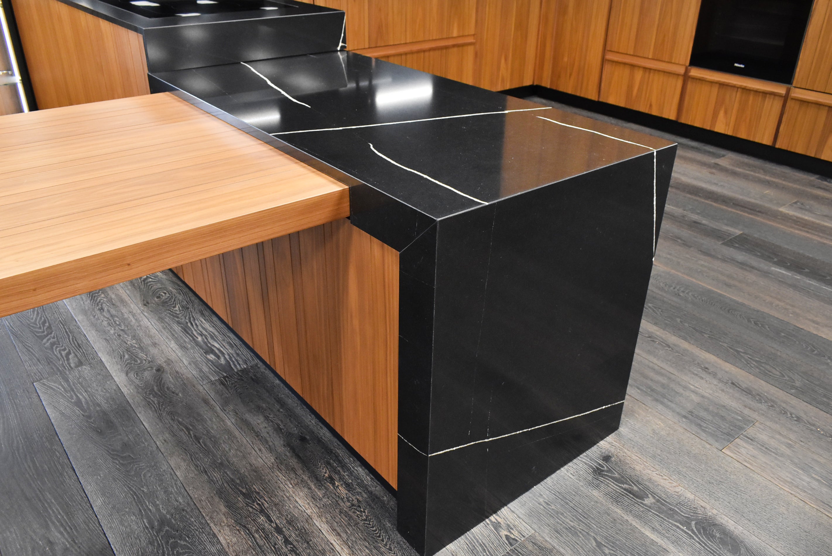 Composit Lounge Oak Transitional Showroom Display Kitchen