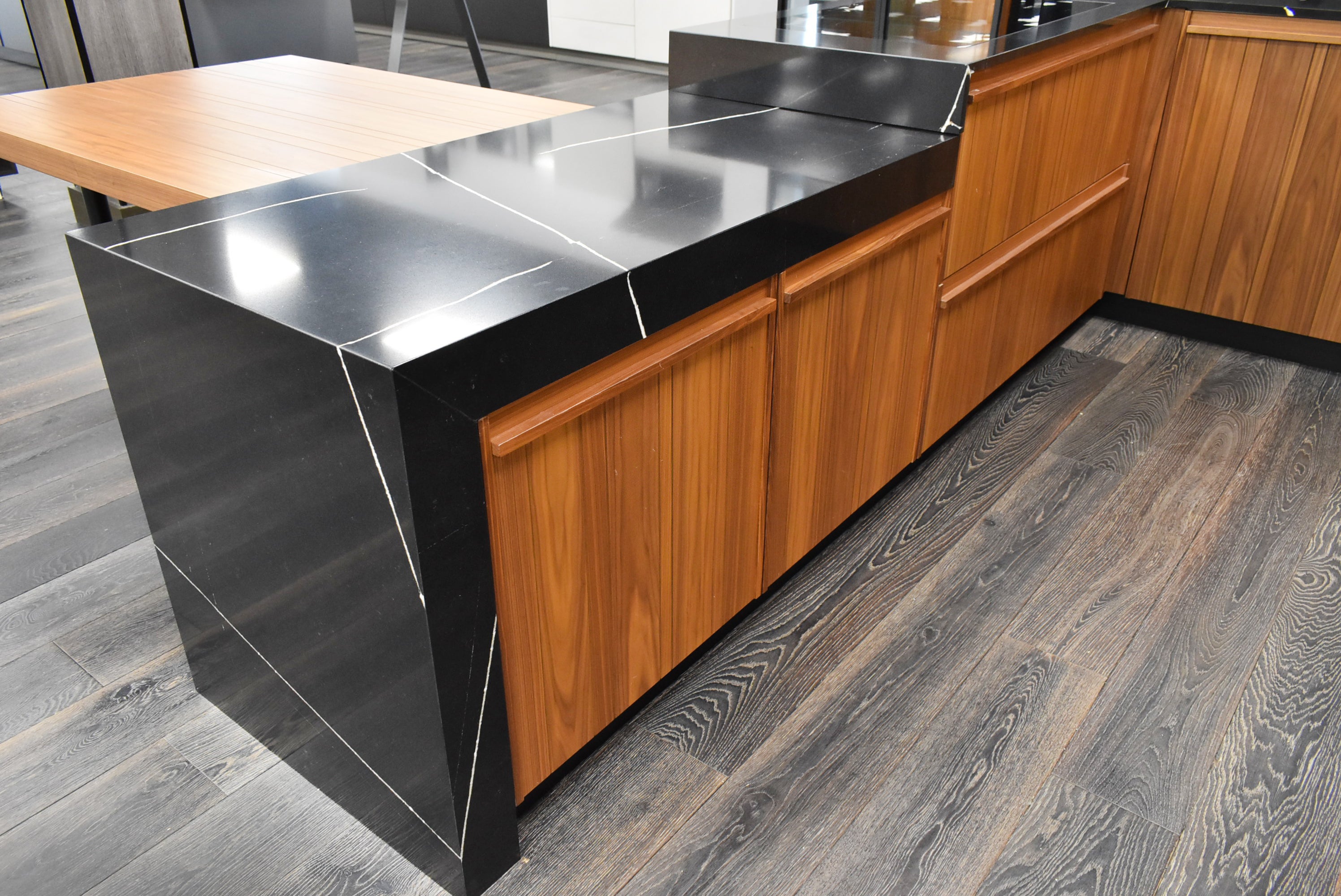 Composit Lounge Oak Transitional Showroom Display Kitchen