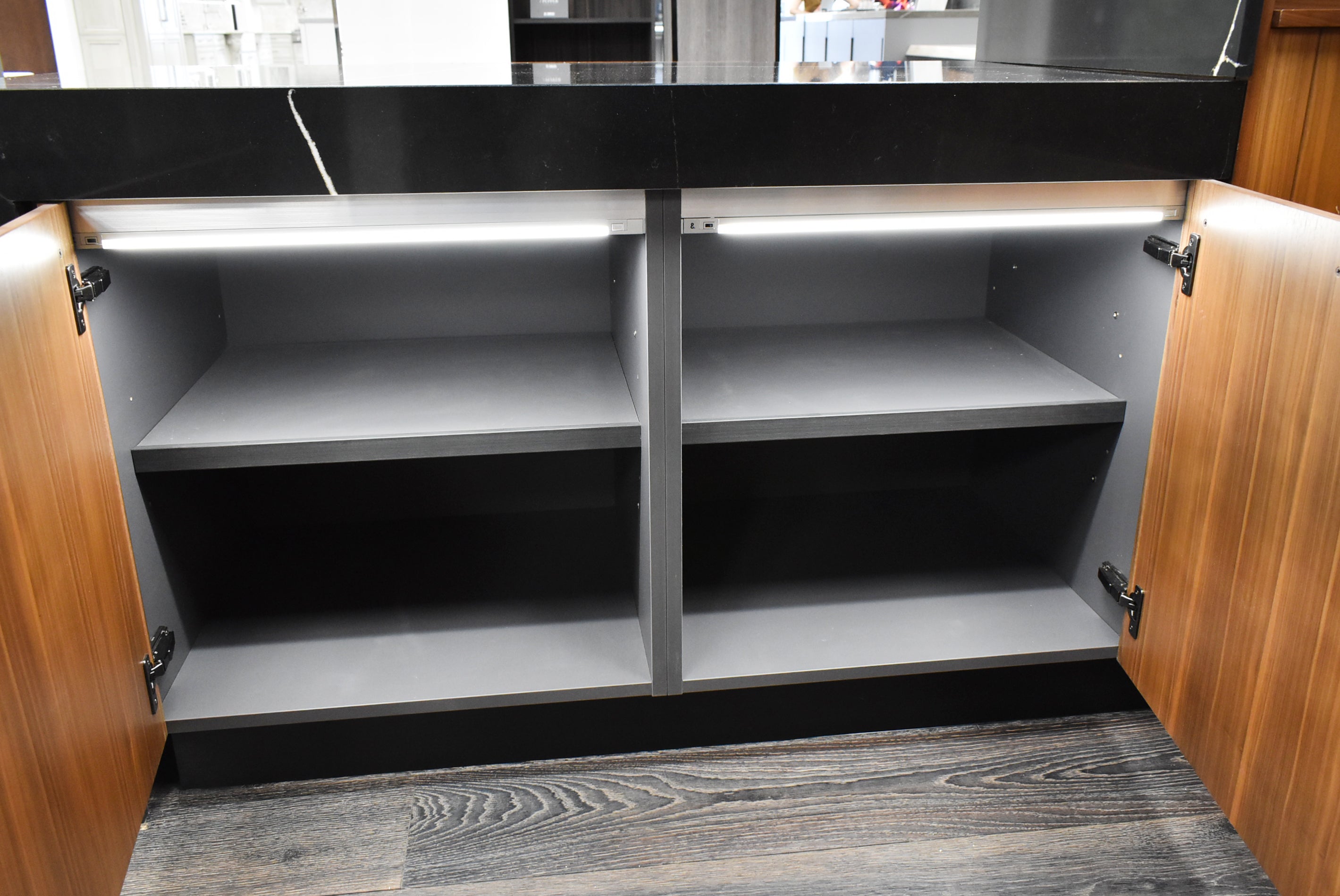 Composit Lounge Oak Transitional Showroom Display Kitchen