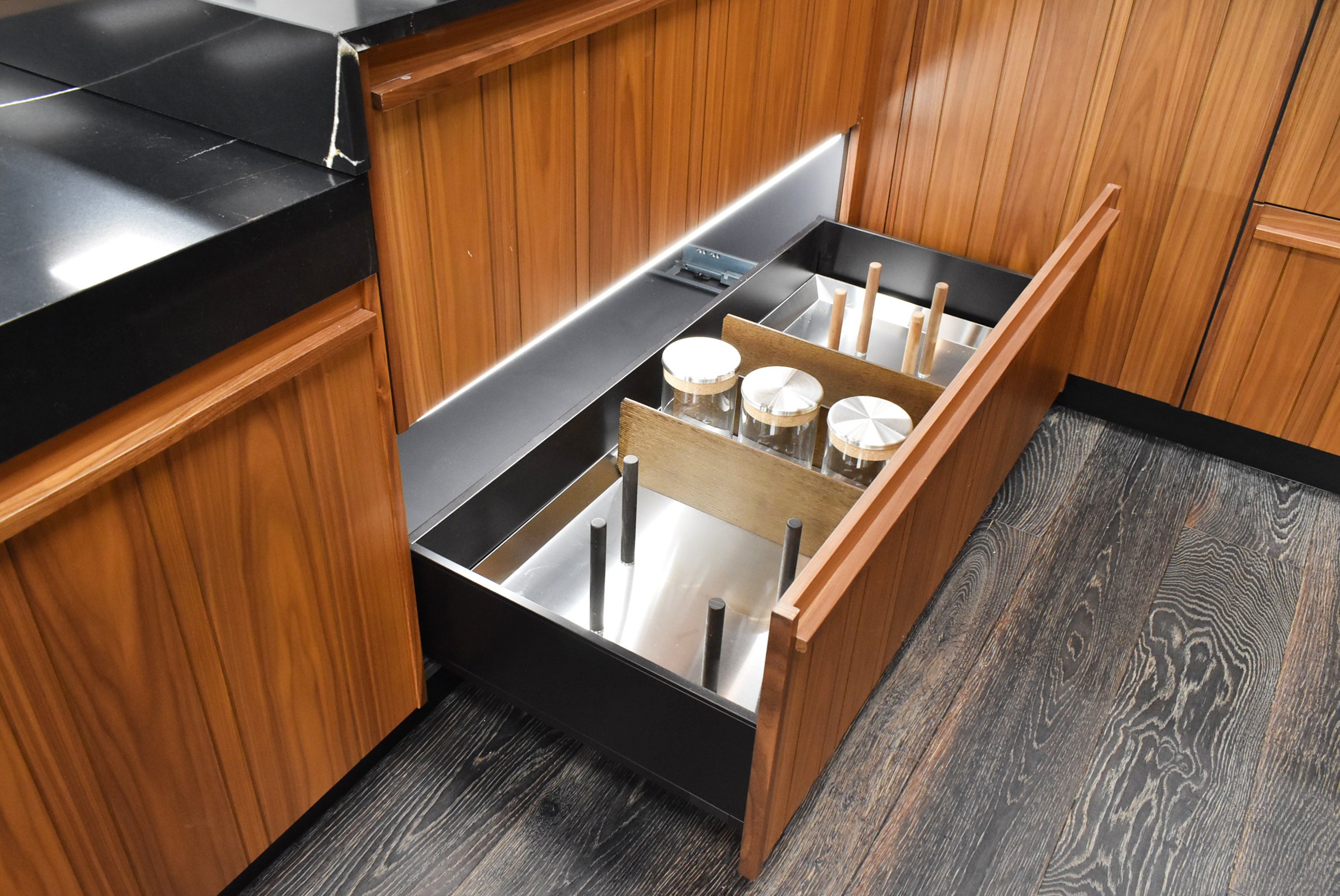 Composit Lounge Oak Transitional Showroom Display Kitchen