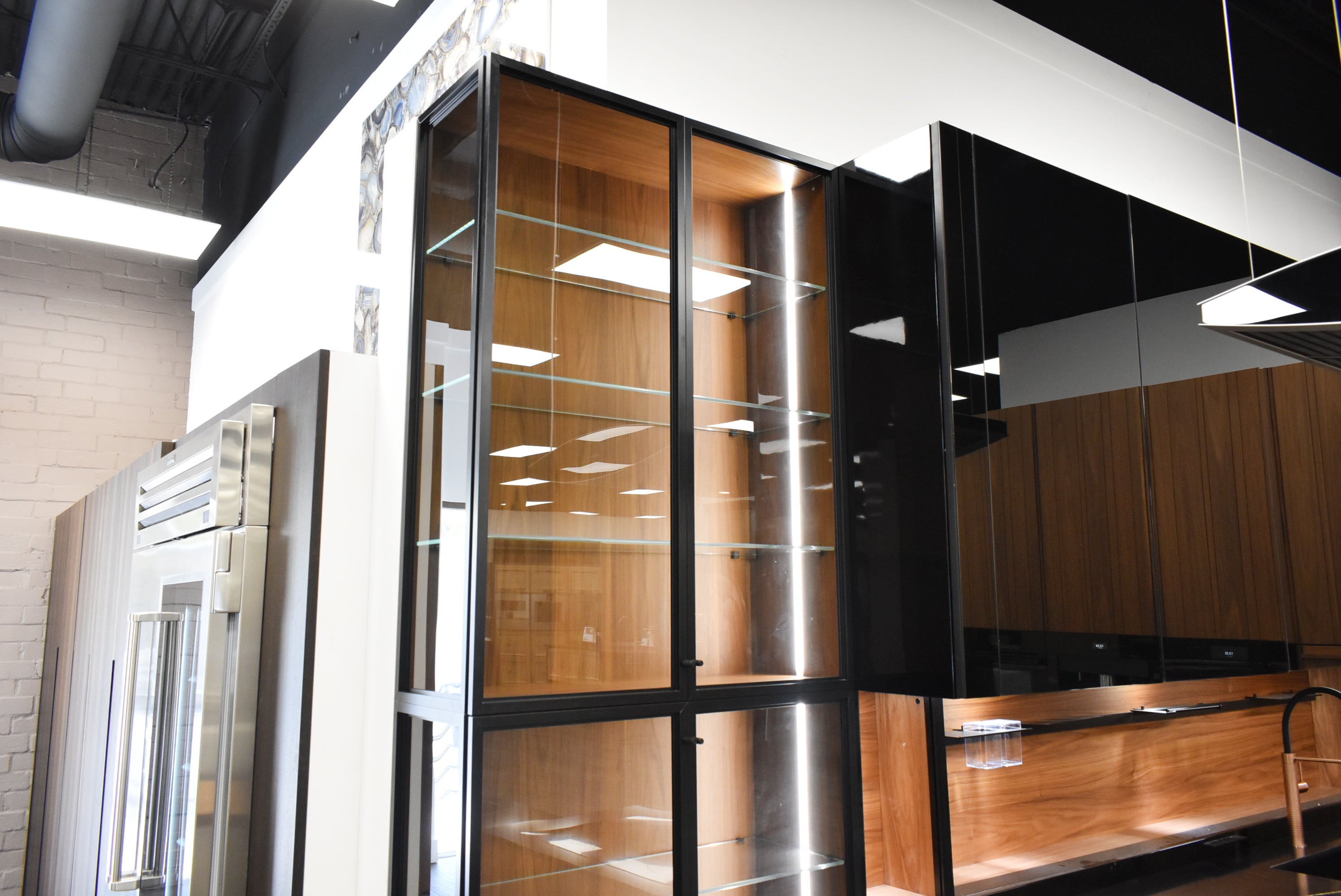 Composit Lounge Oak Transitional Showroom Display Kitchen