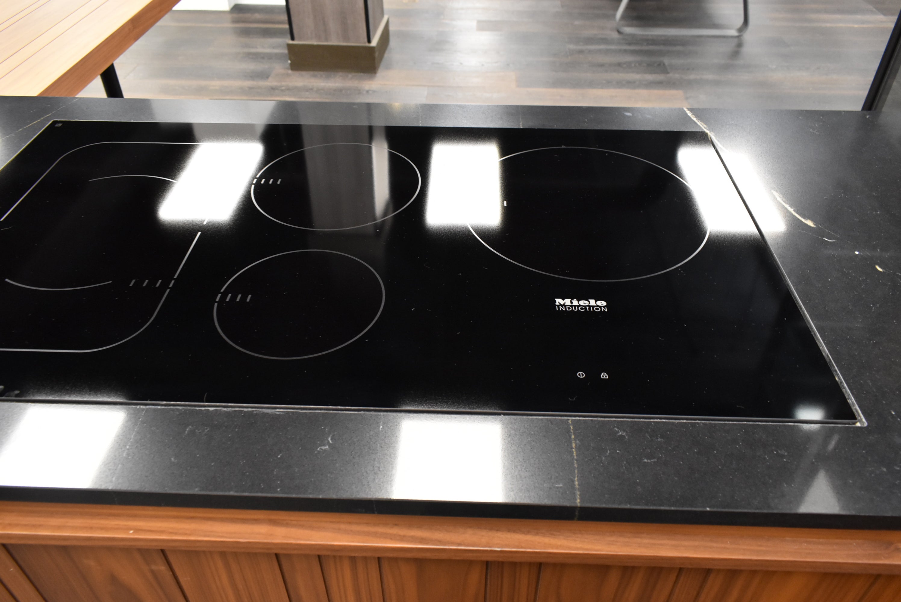 Composit Lounge Oak Transitional Showroom Display Kitchen