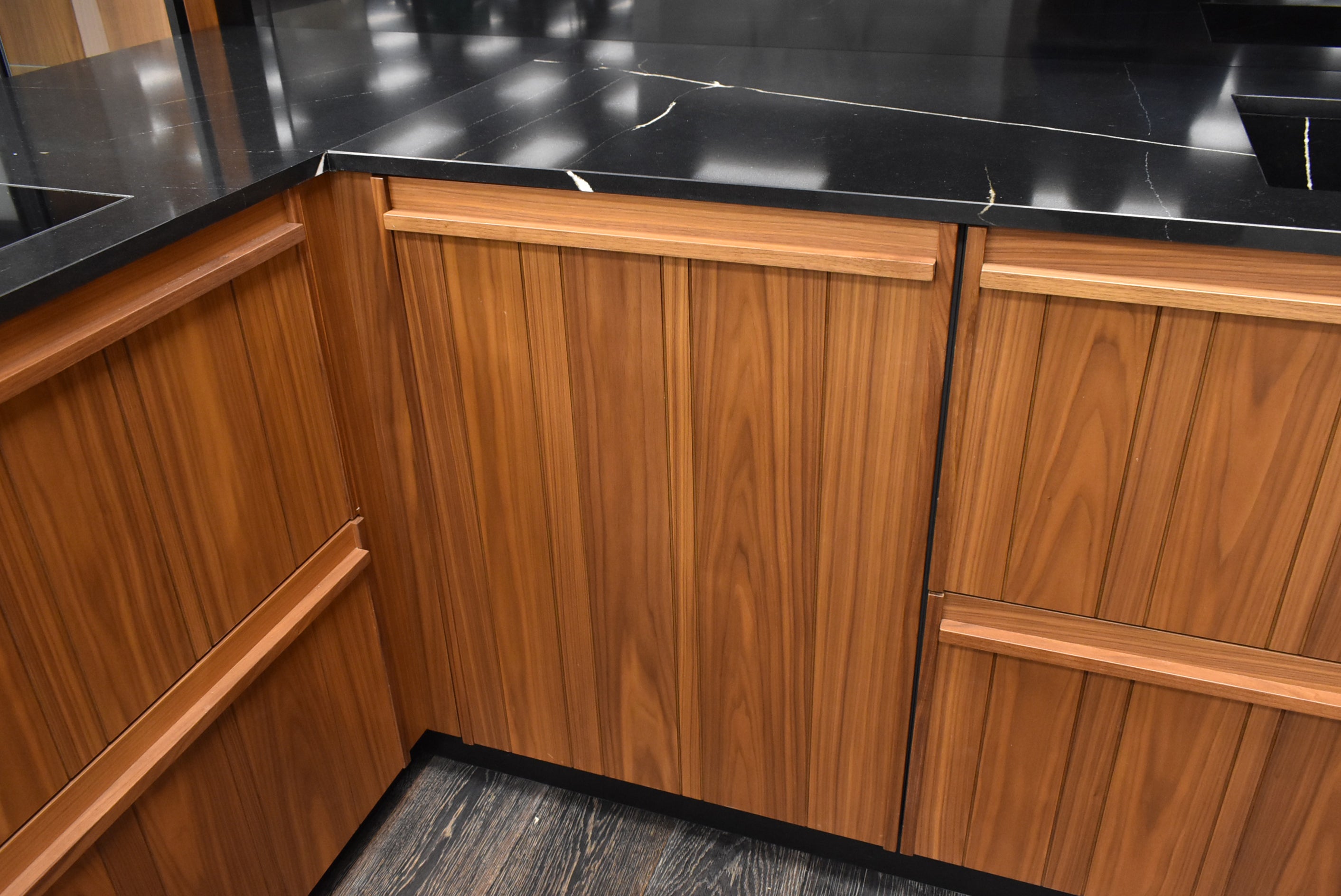 Composit Lounge Oak Transitional Showroom Display Kitchen