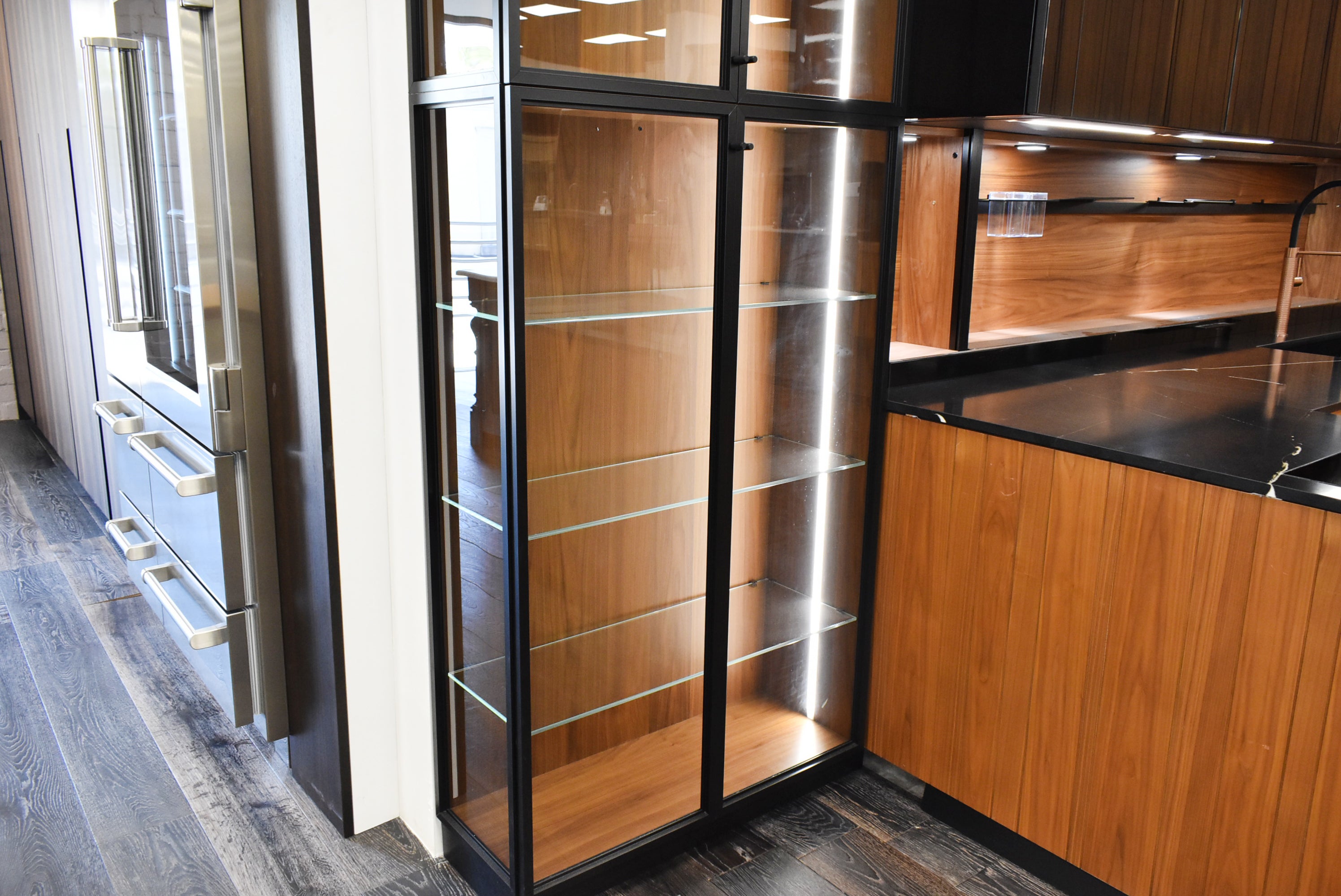 Composit Lounge Oak Transitional Showroom Display Kitchen