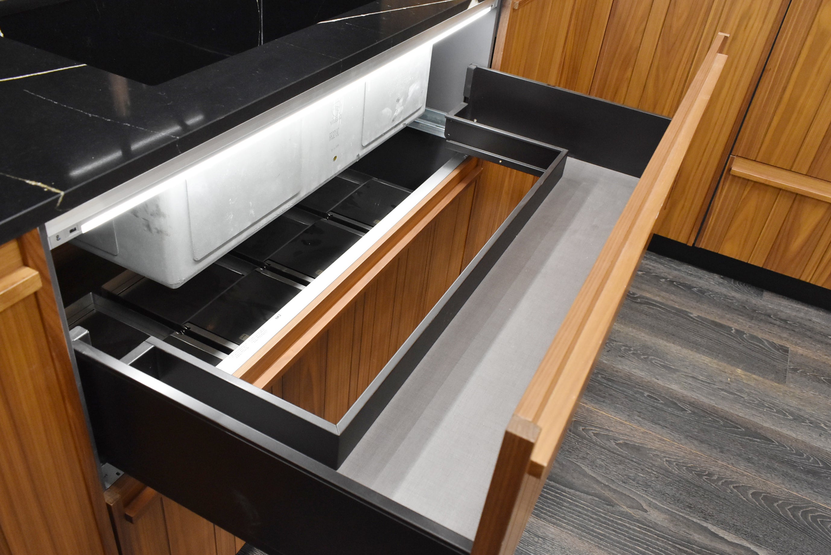 Composit Lounge Oak Transitional Showroom Display Kitchen