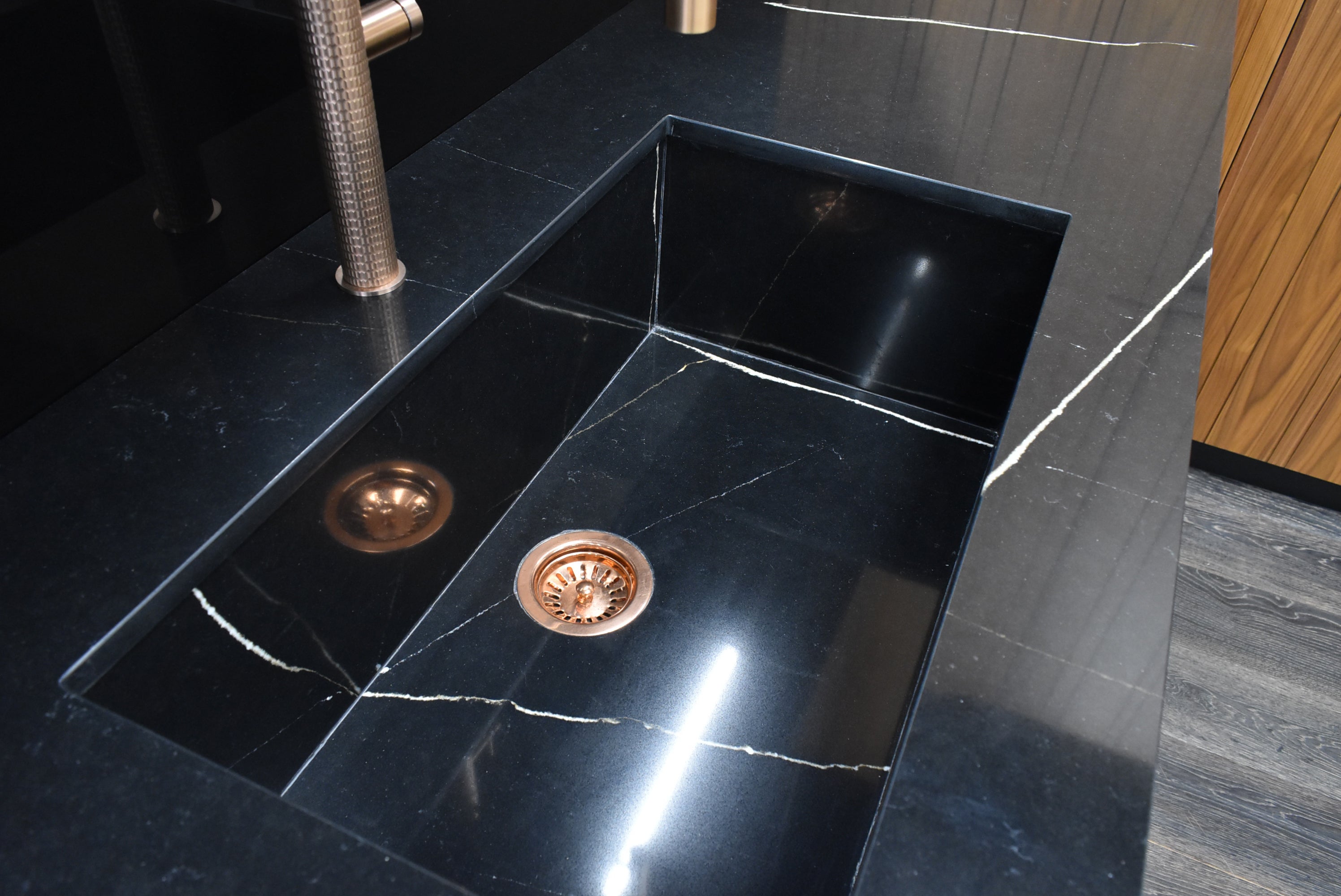 Composit Lounge Oak Transitional Showroom Display Kitchen