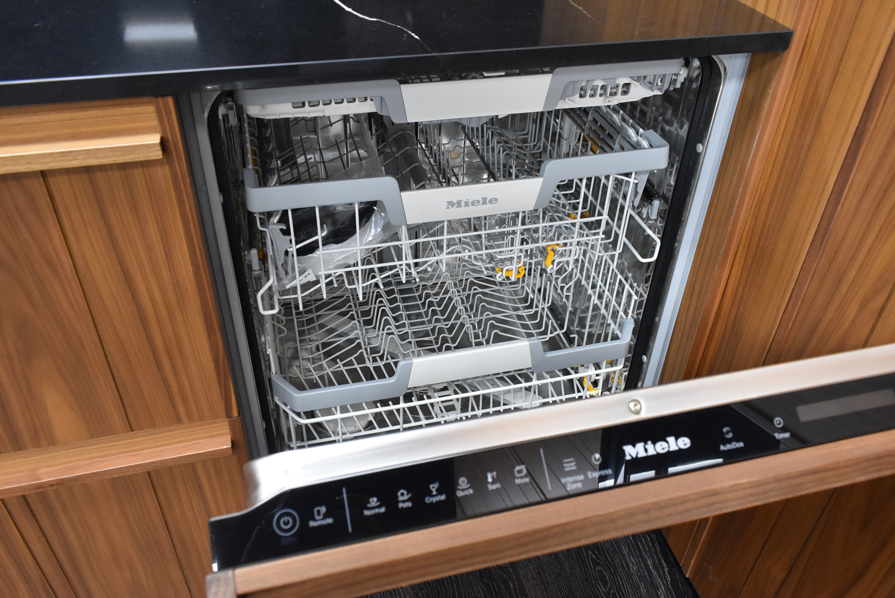 Composit Lounge Oak Transitional Showroom Display Kitchen