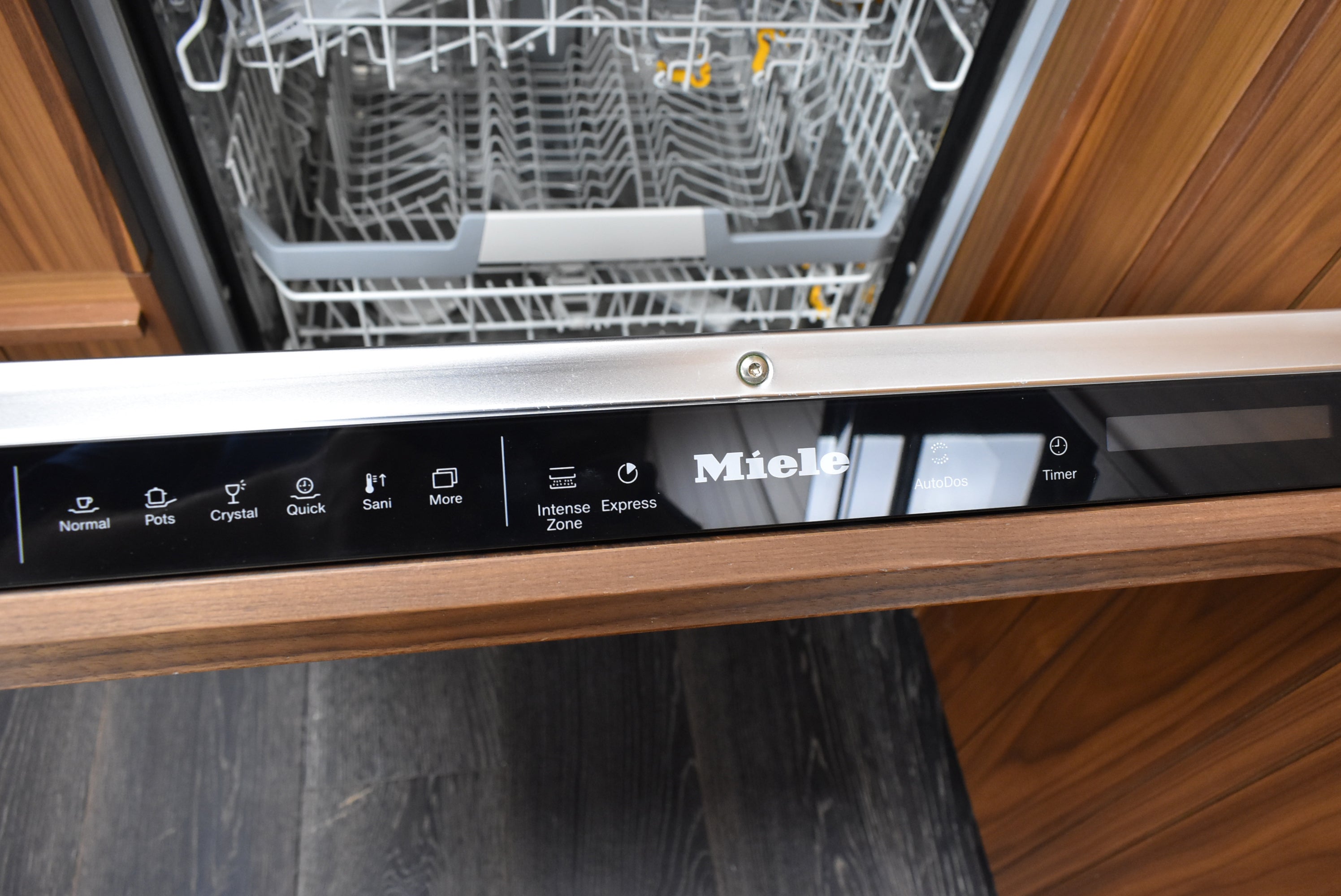 Composit Lounge Oak Transitional Showroom Display Kitchen