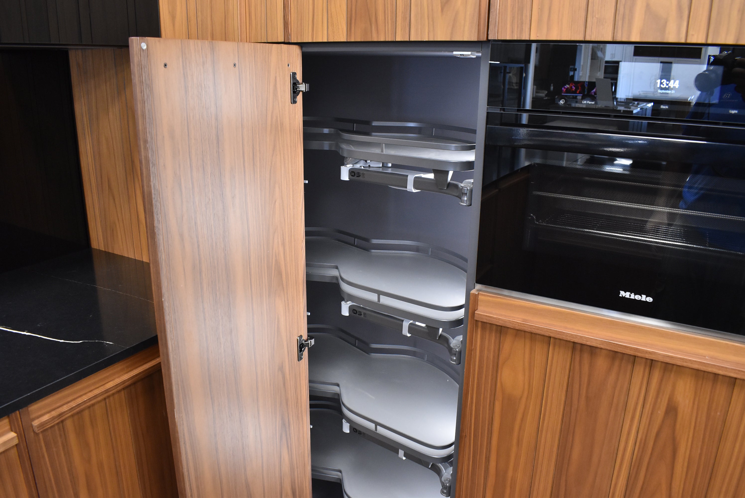 Composit Lounge Oak Transitional Showroom Display Kitchen