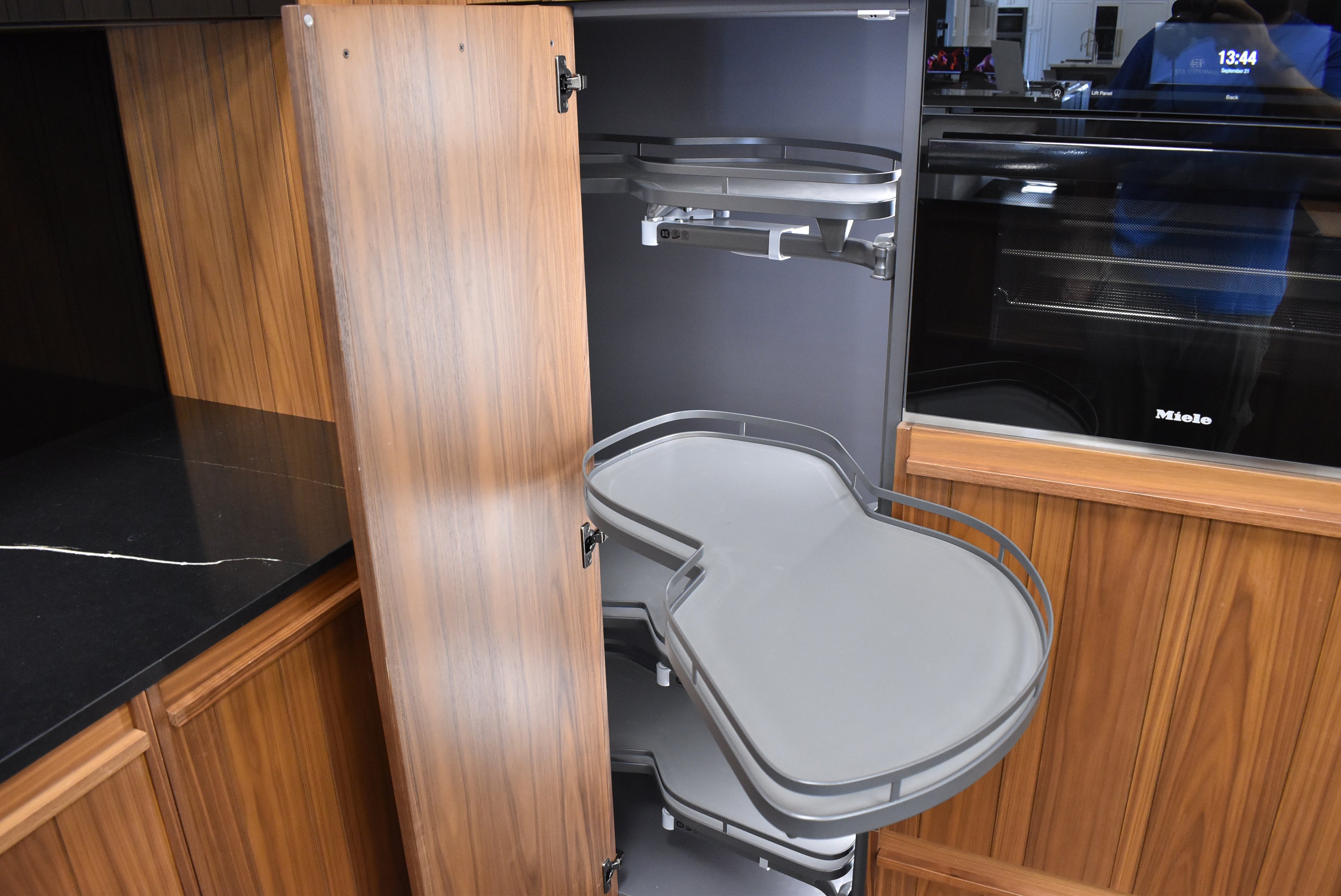 Composit Lounge Oak Transitional Showroom Display Kitchen