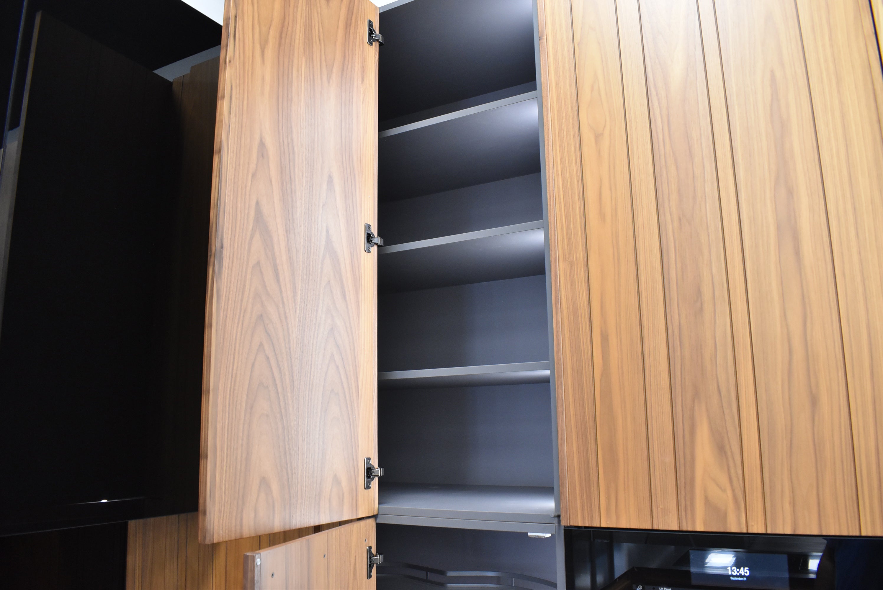 Composit Lounge Oak Transitional Showroom Display Kitchen