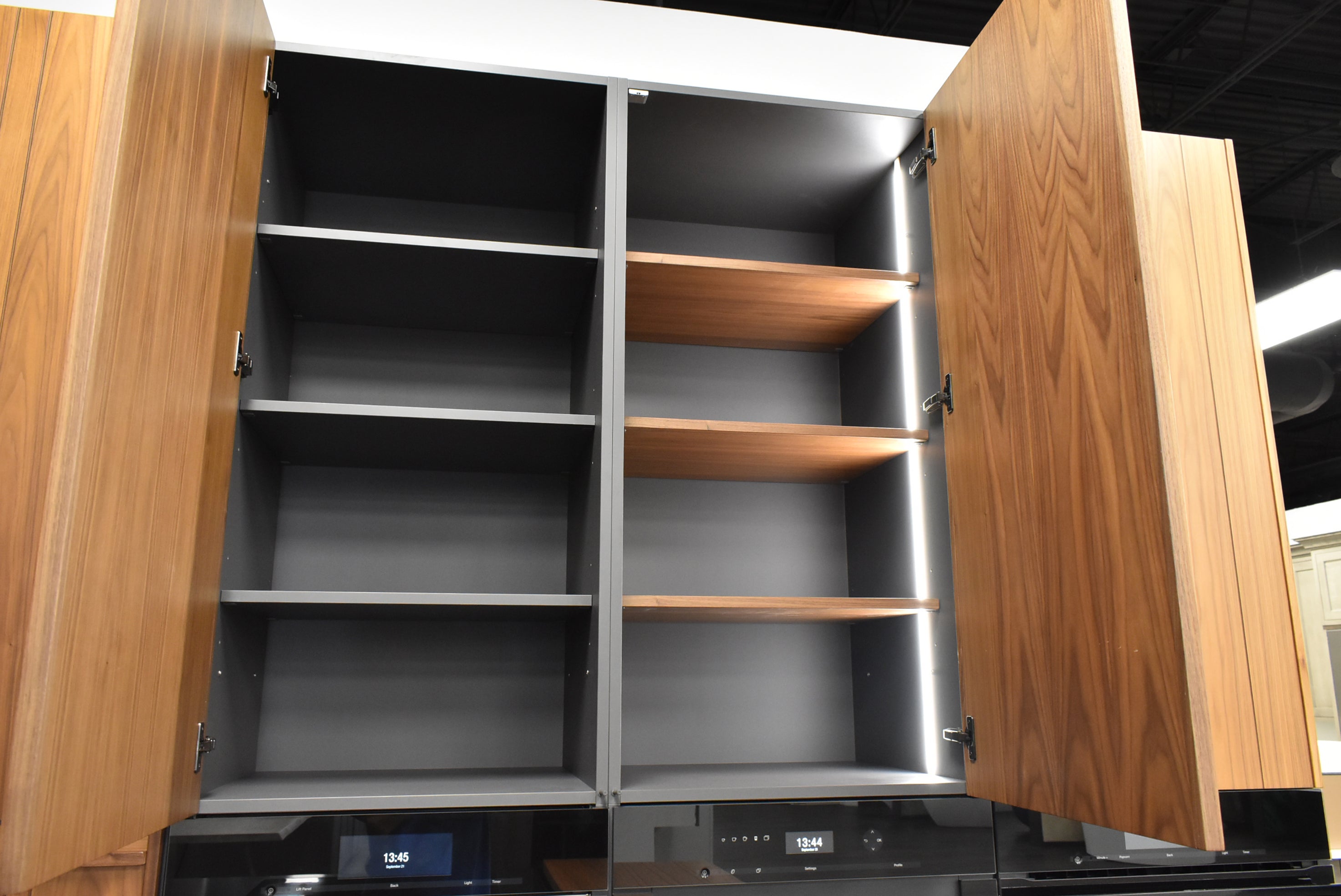 Composit Lounge Oak Transitional Showroom Display Kitchen