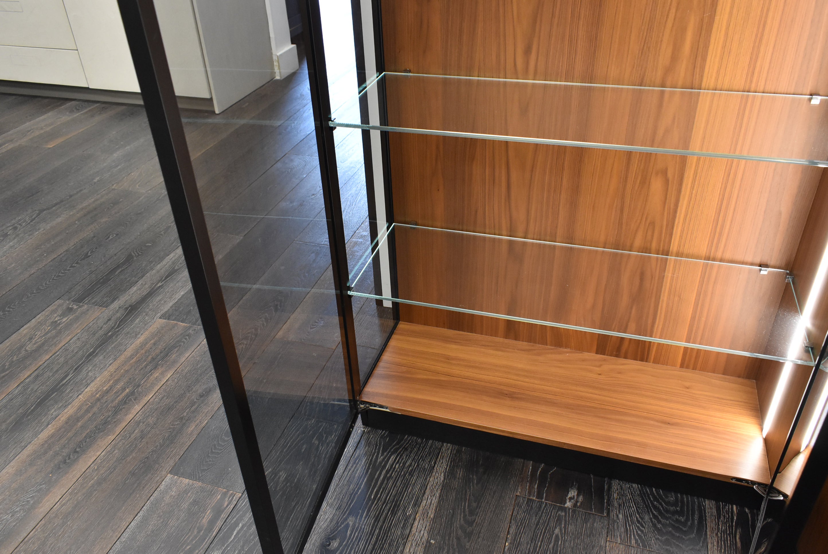 Composit Lounge Oak Transitional Showroom Display Kitchen