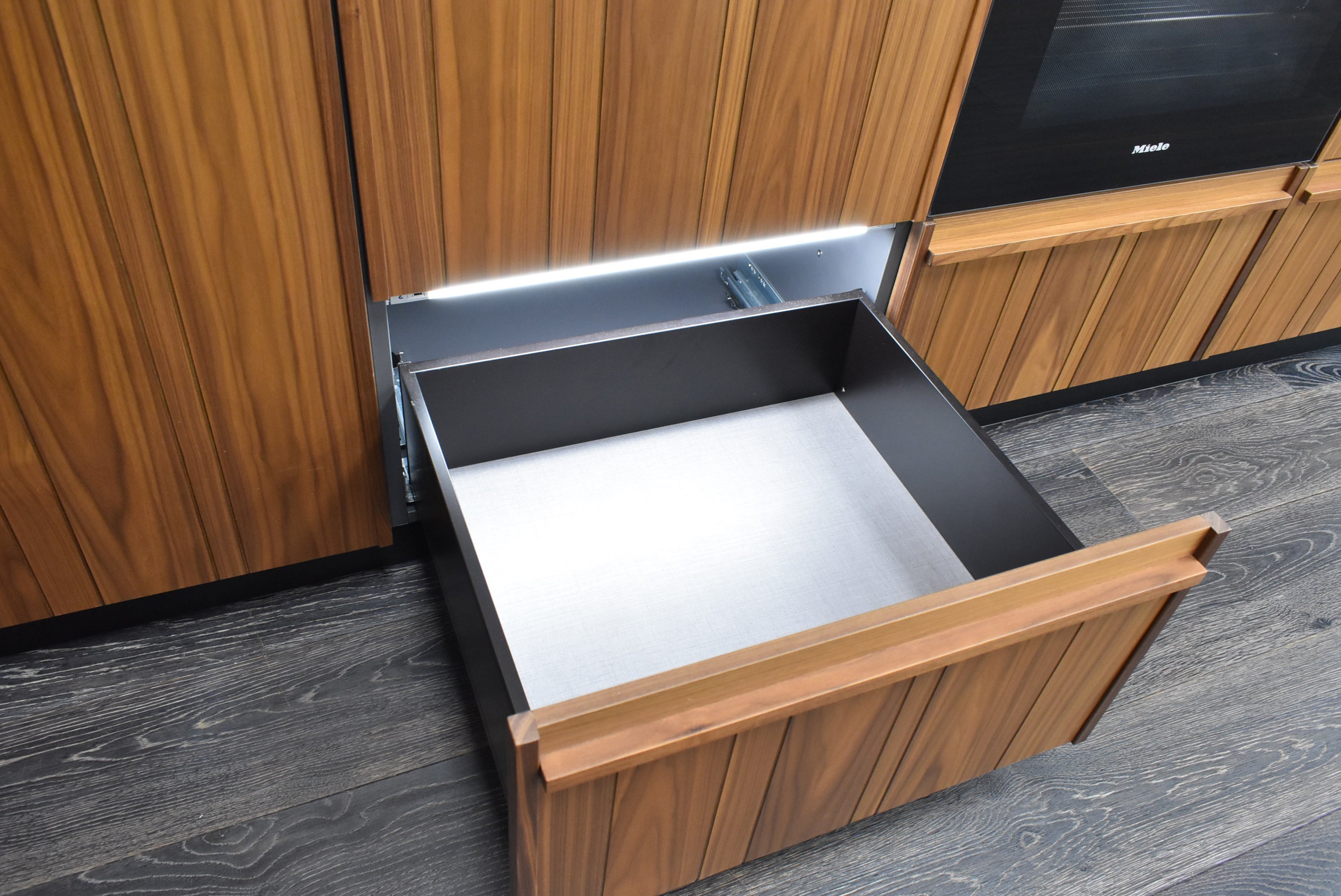 Composit Lounge Oak Transitional Showroom Display Kitchen