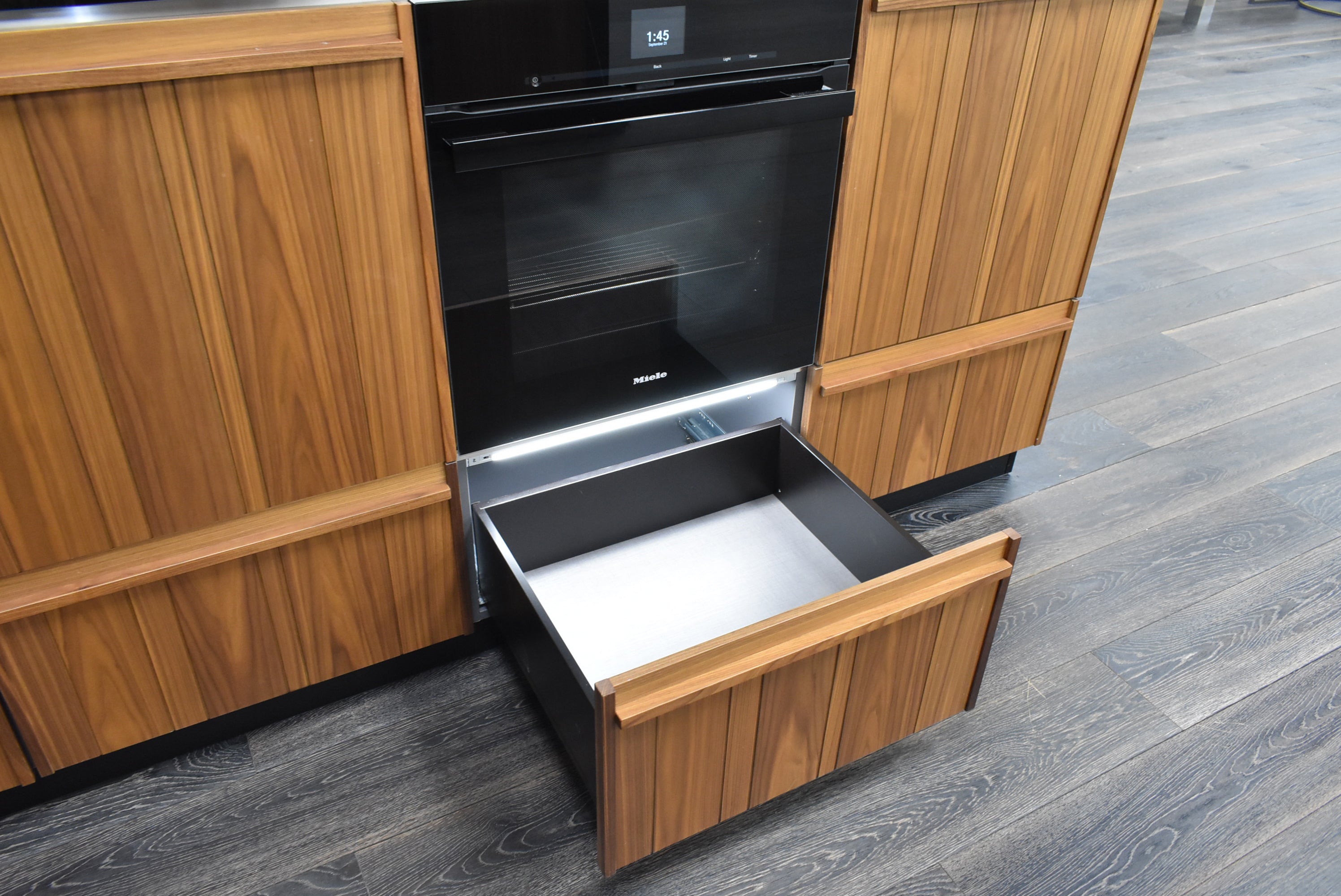 Composit Lounge Oak Transitional Showroom Display Kitchen