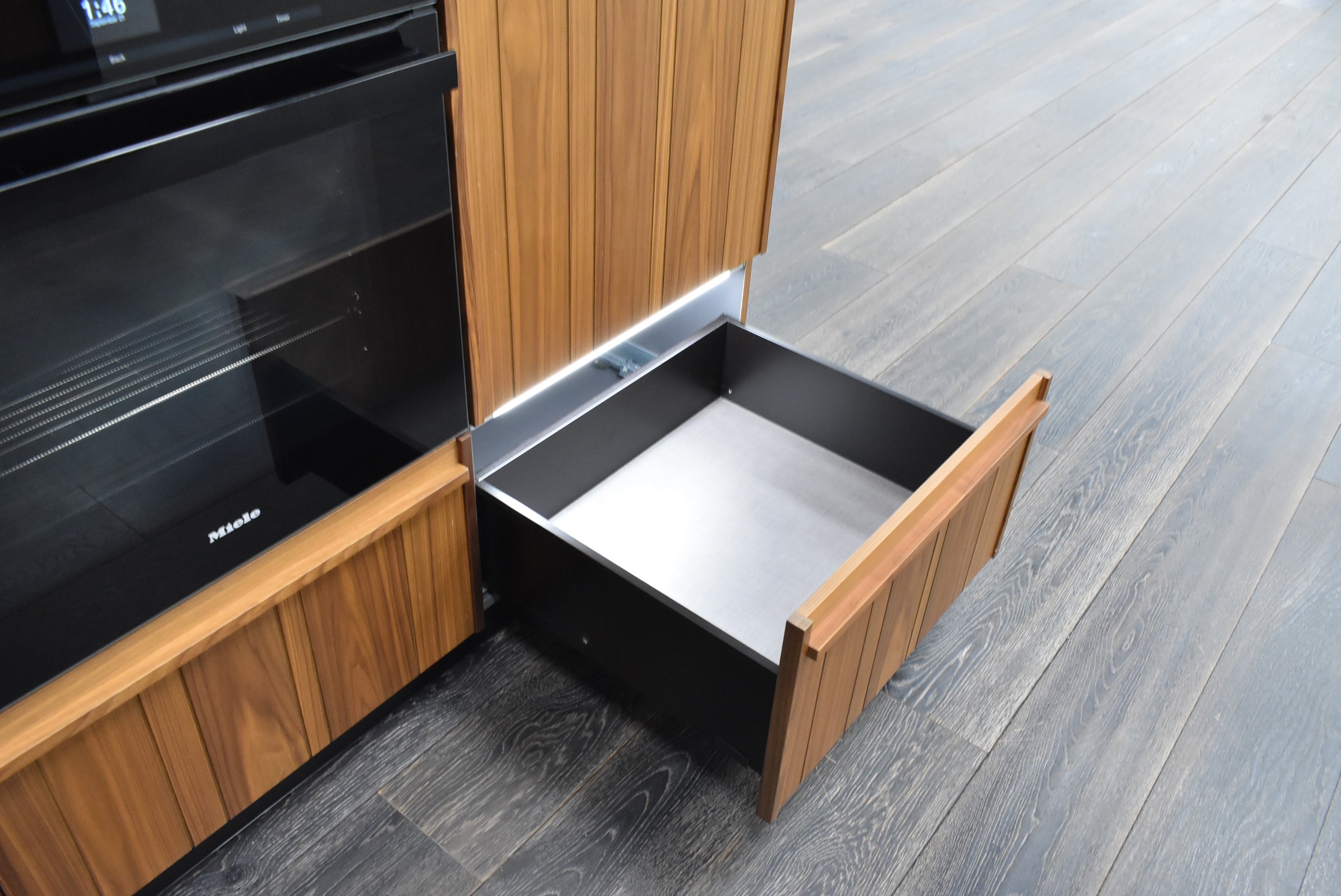 Composit Lounge Oak Transitional Showroom Display Kitchen