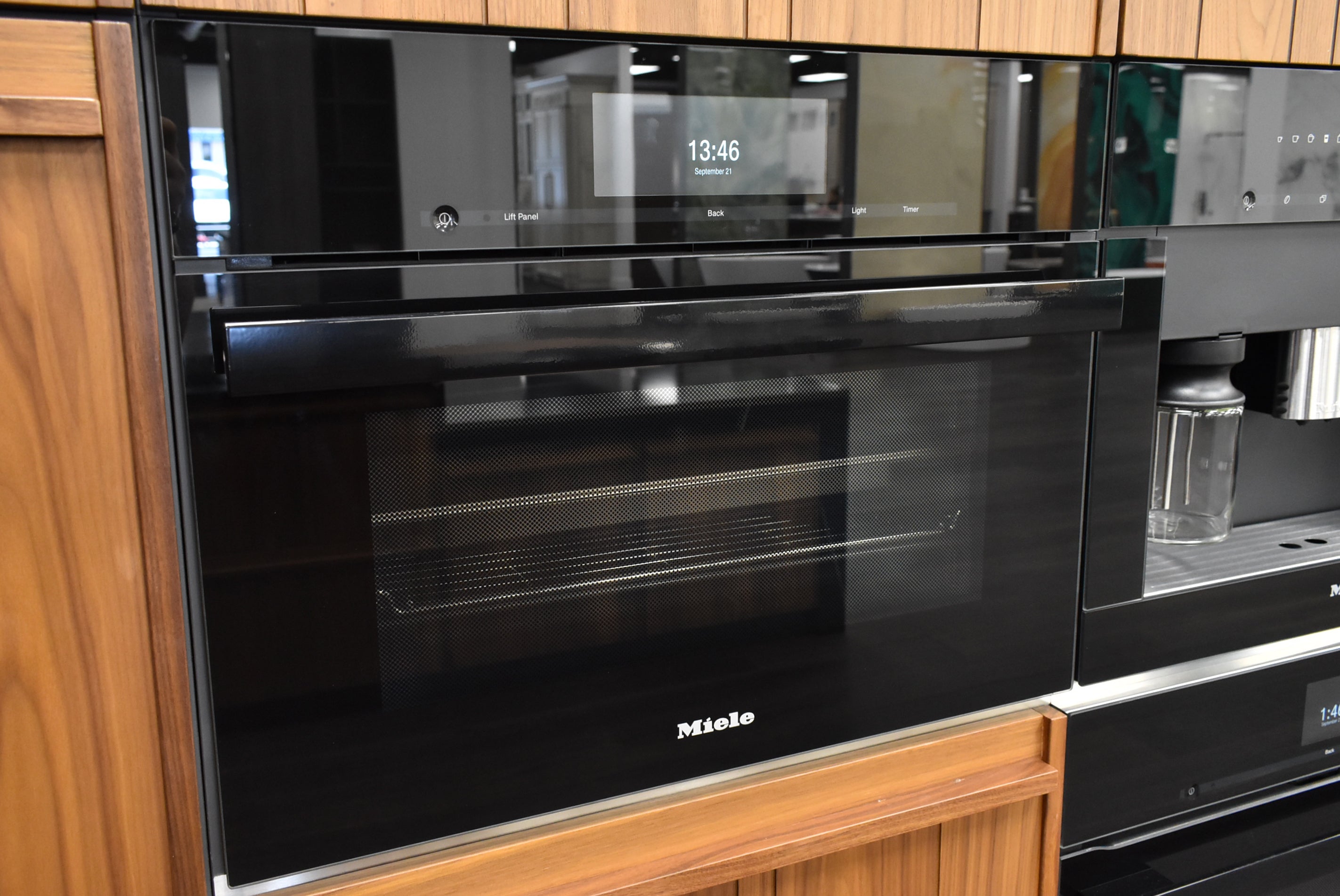 Composit Lounge Oak Transitional Showroom Display Kitchen