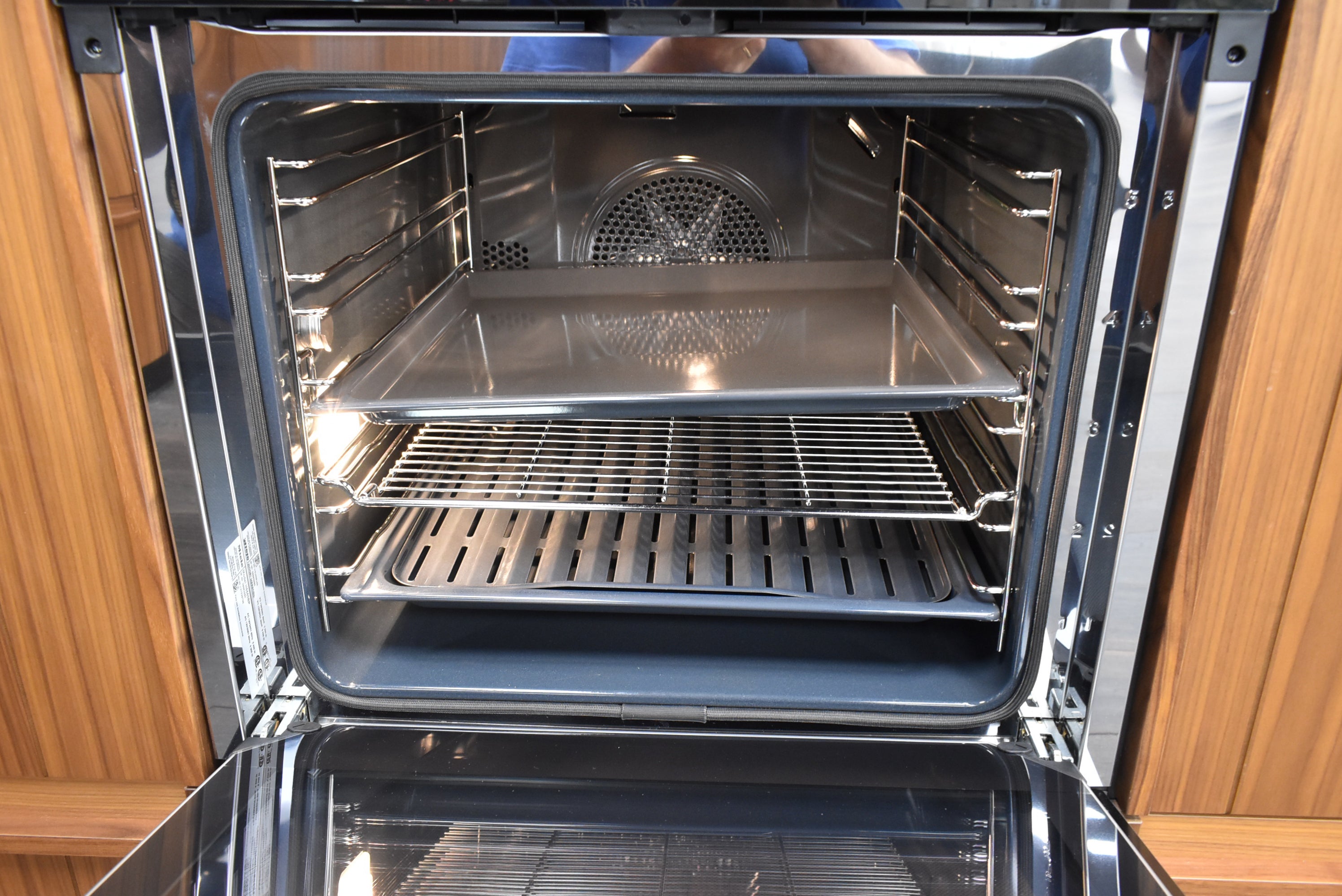 Composit Lounge Oak Transitional Showroom Display Kitchen