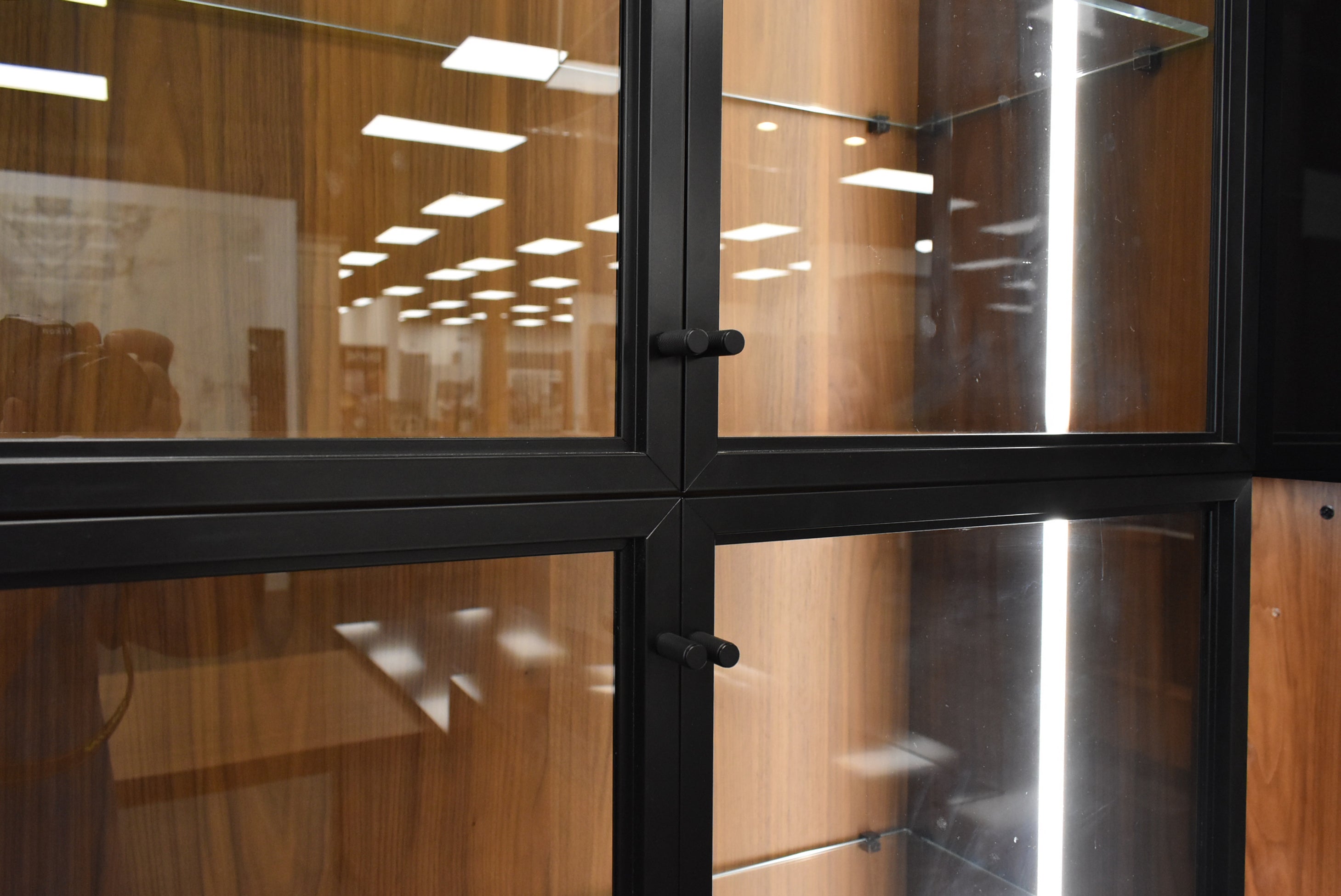 Composit Lounge Oak Transitional Showroom Display Kitchen