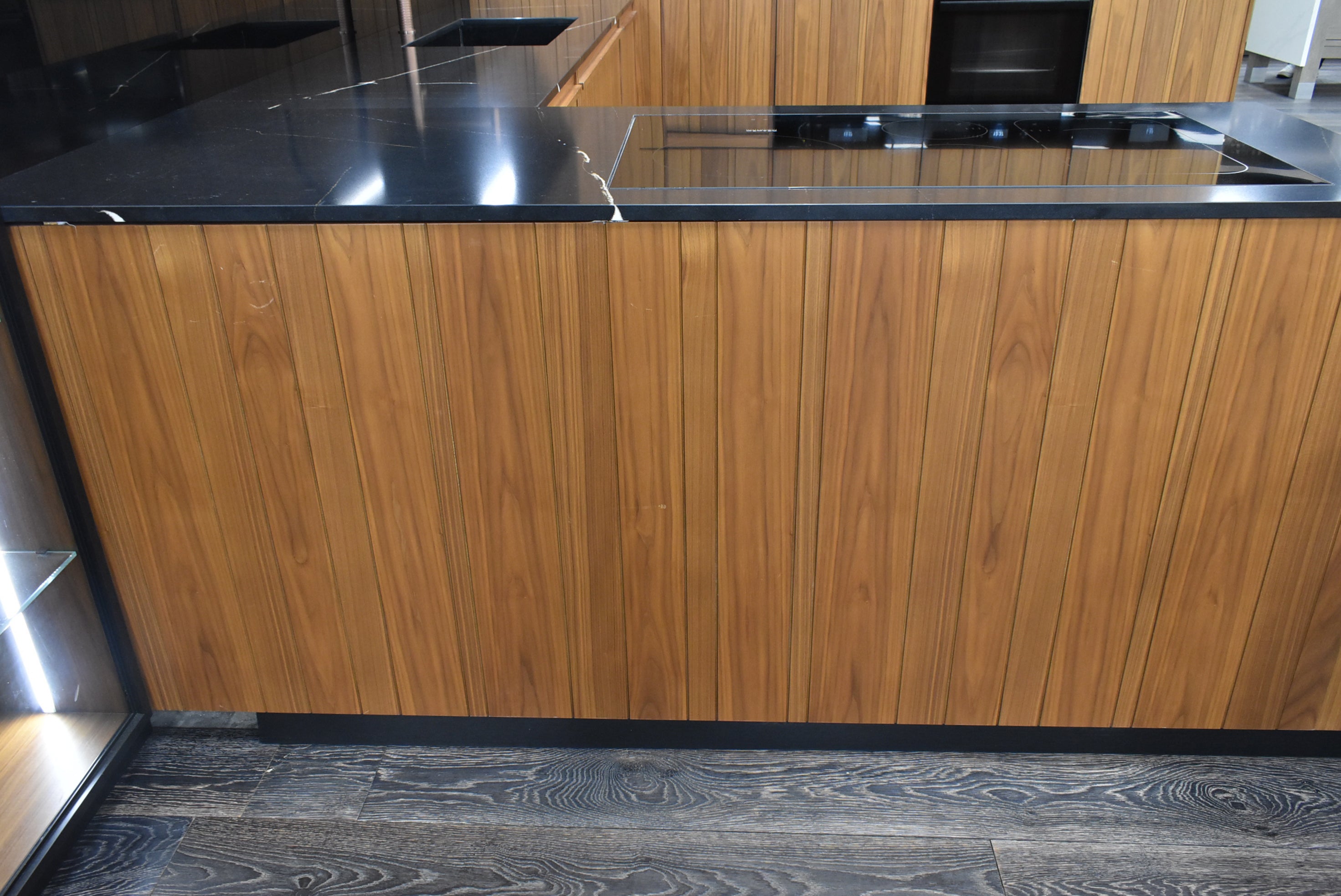 Composit Lounge Oak Transitional Showroom Display Kitchen