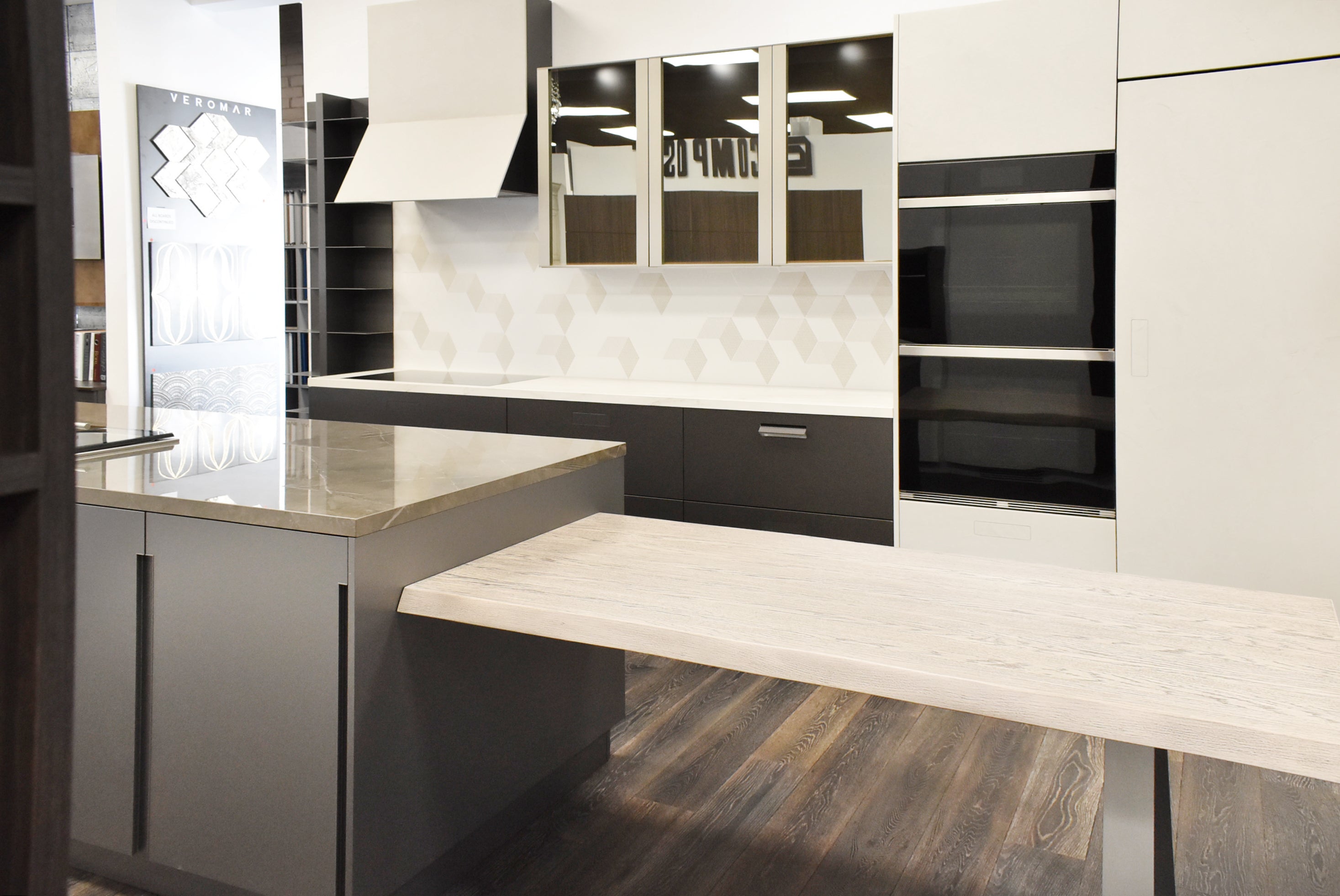Composit Celine White Modern Showroom Display Kitchen